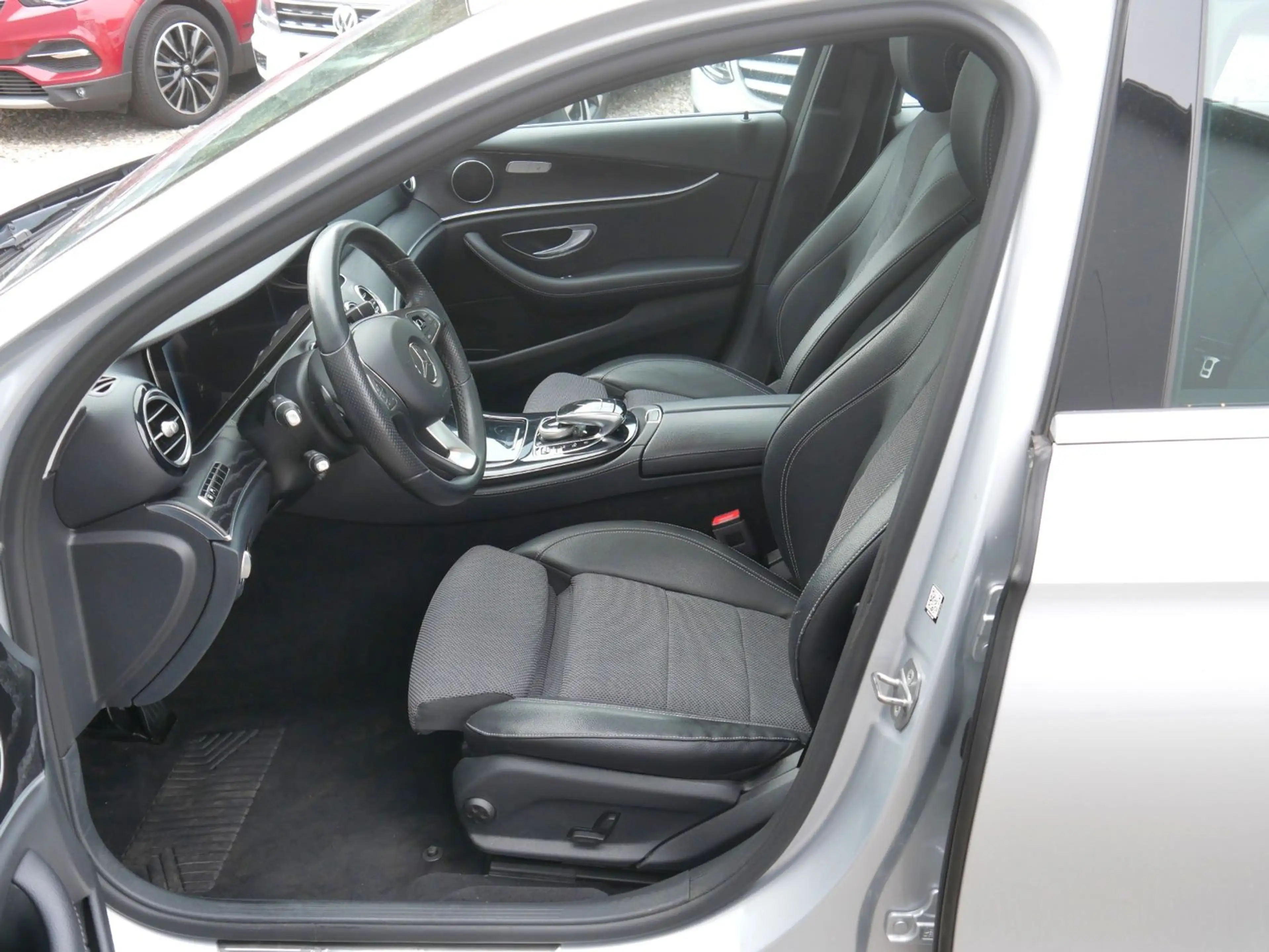 Mercedes-Benz E 350 d Lim 4M Avantgarde DISTR/WIDESCREEN/S-DACH — photo 7
