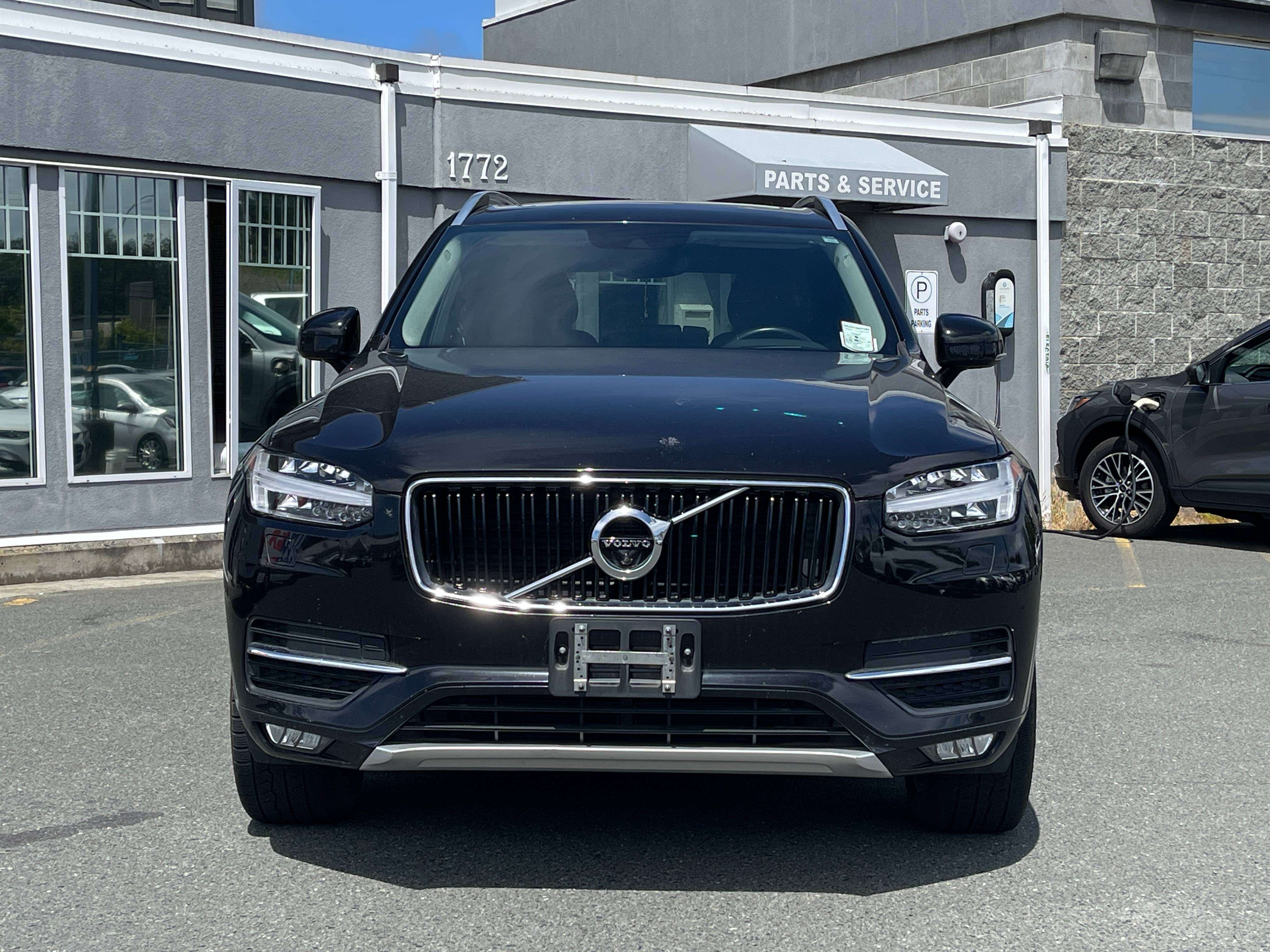 2017 Volvo XC90 T5 Momentum AWD - No Accidents & Power Liftgate alt 3