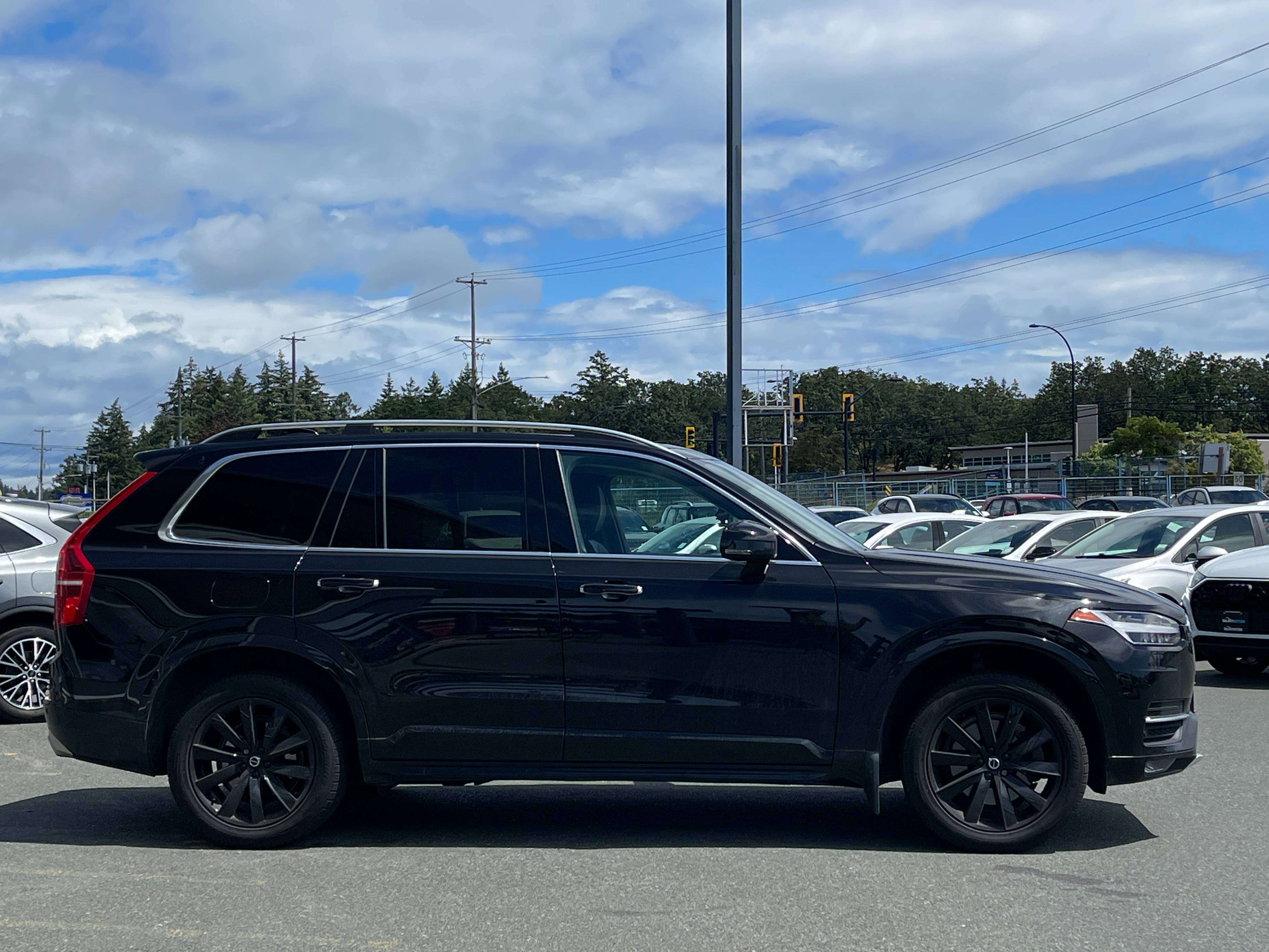 2017 Volvo XC90 T5 Momentum AWD - No Accidents & Power Liftgate alt 4