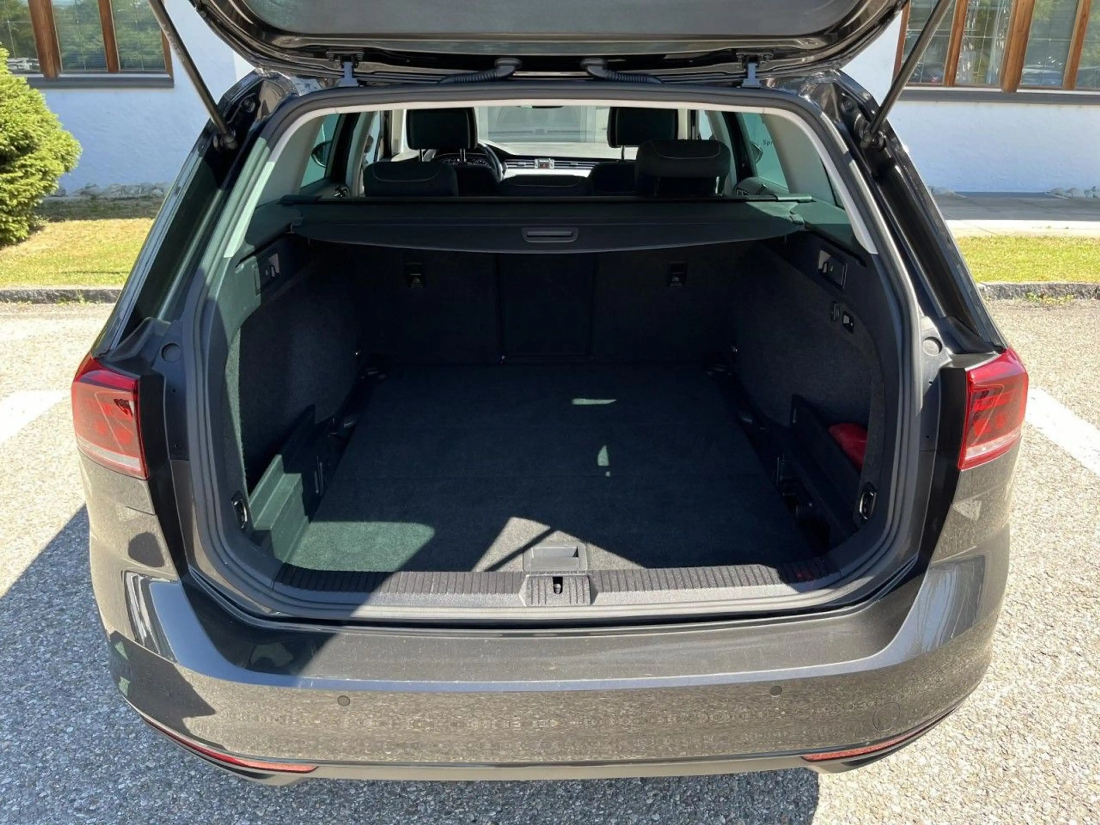 Volkswagen Passat Variant 2,0 TDI DSG Business (AHK+RearVie — photo 8