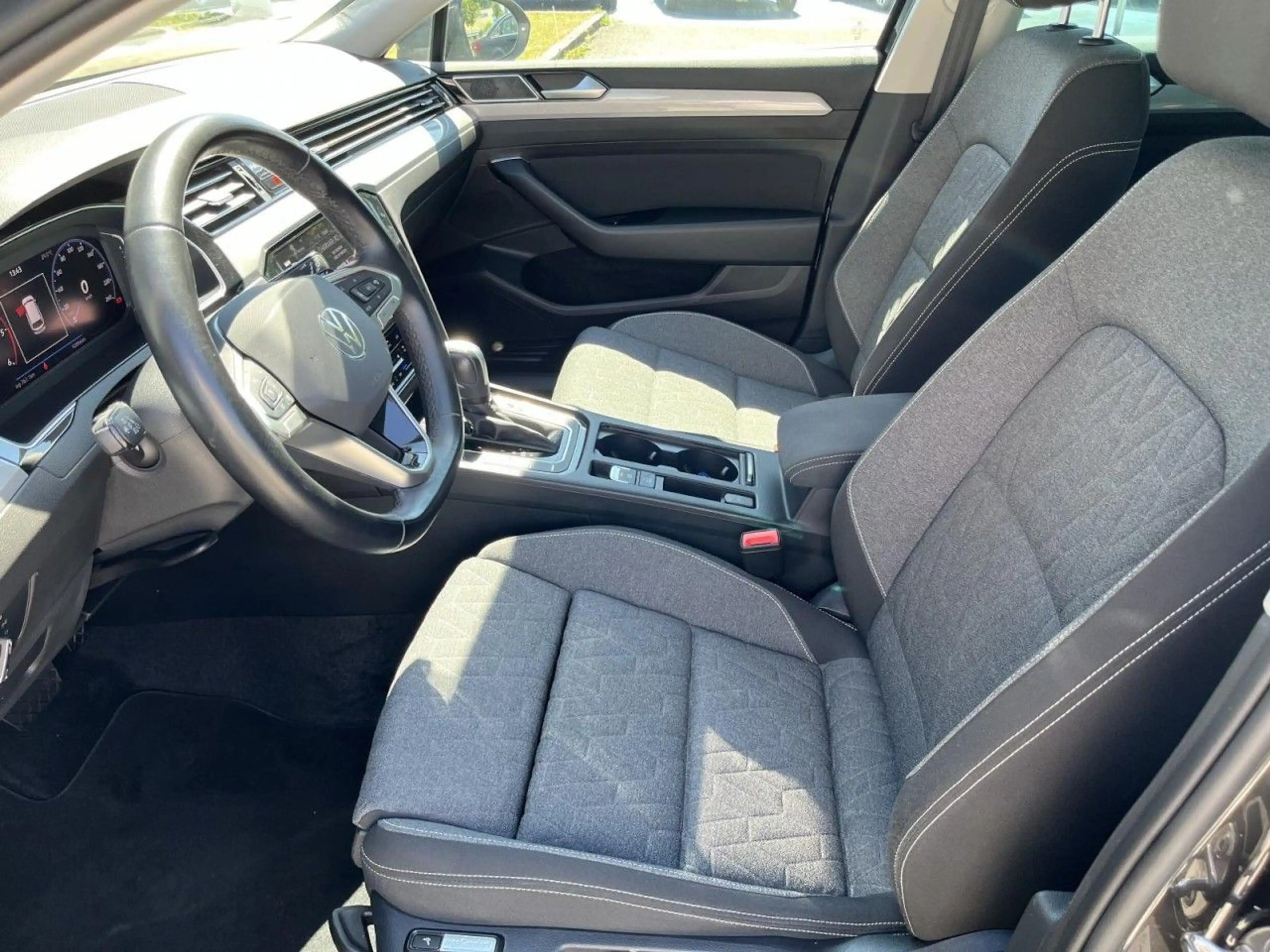 Volkswagen Passat Variant 2,0 TDI DSG Business (AHK+RearVie — photo 9