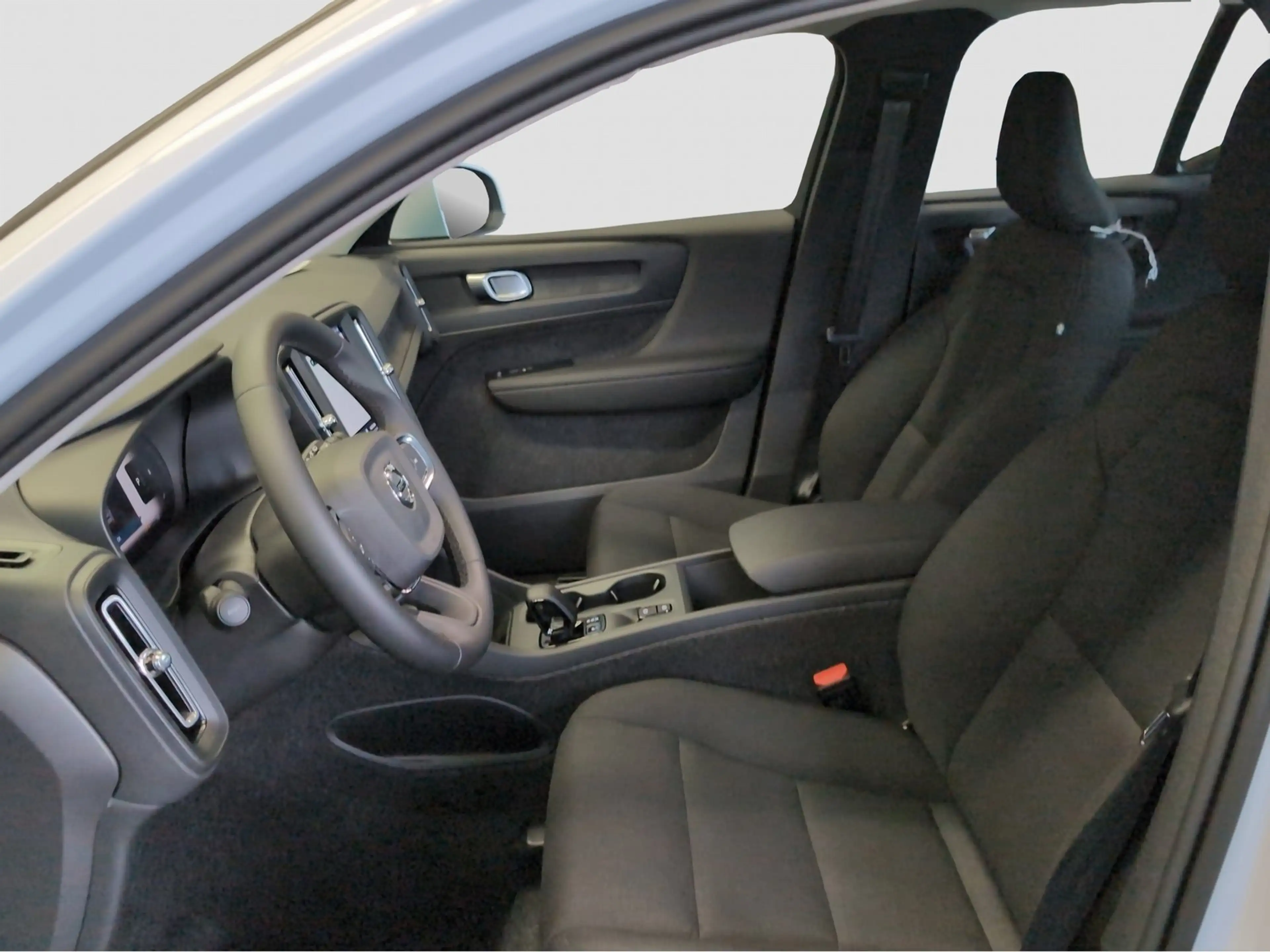 Volvo XC40 +B3+Essential+R-Kamera+PDC-v/h+Lenkradhzg — photo 9