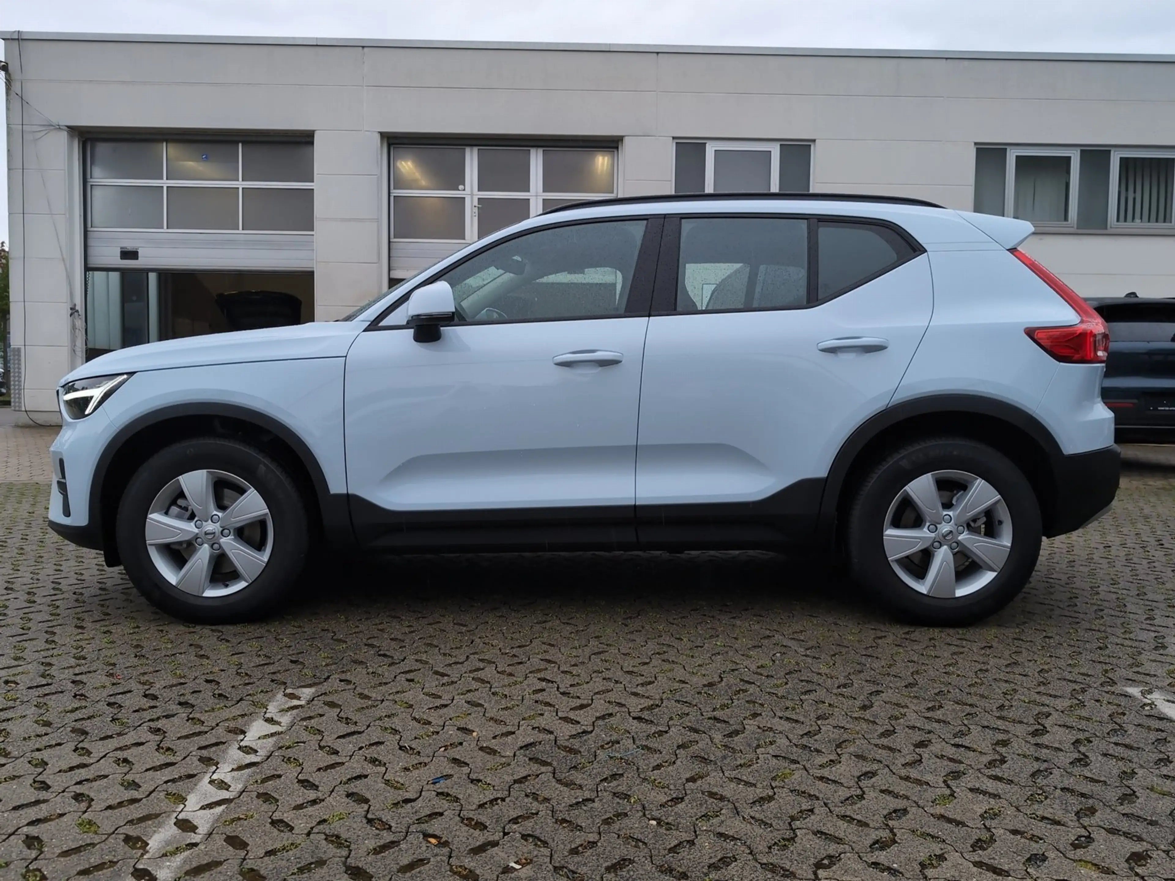 Volvo XC40 +B3+Essential+R-Kamera+PDC-v/h+Lenkradhzg — photo 2
