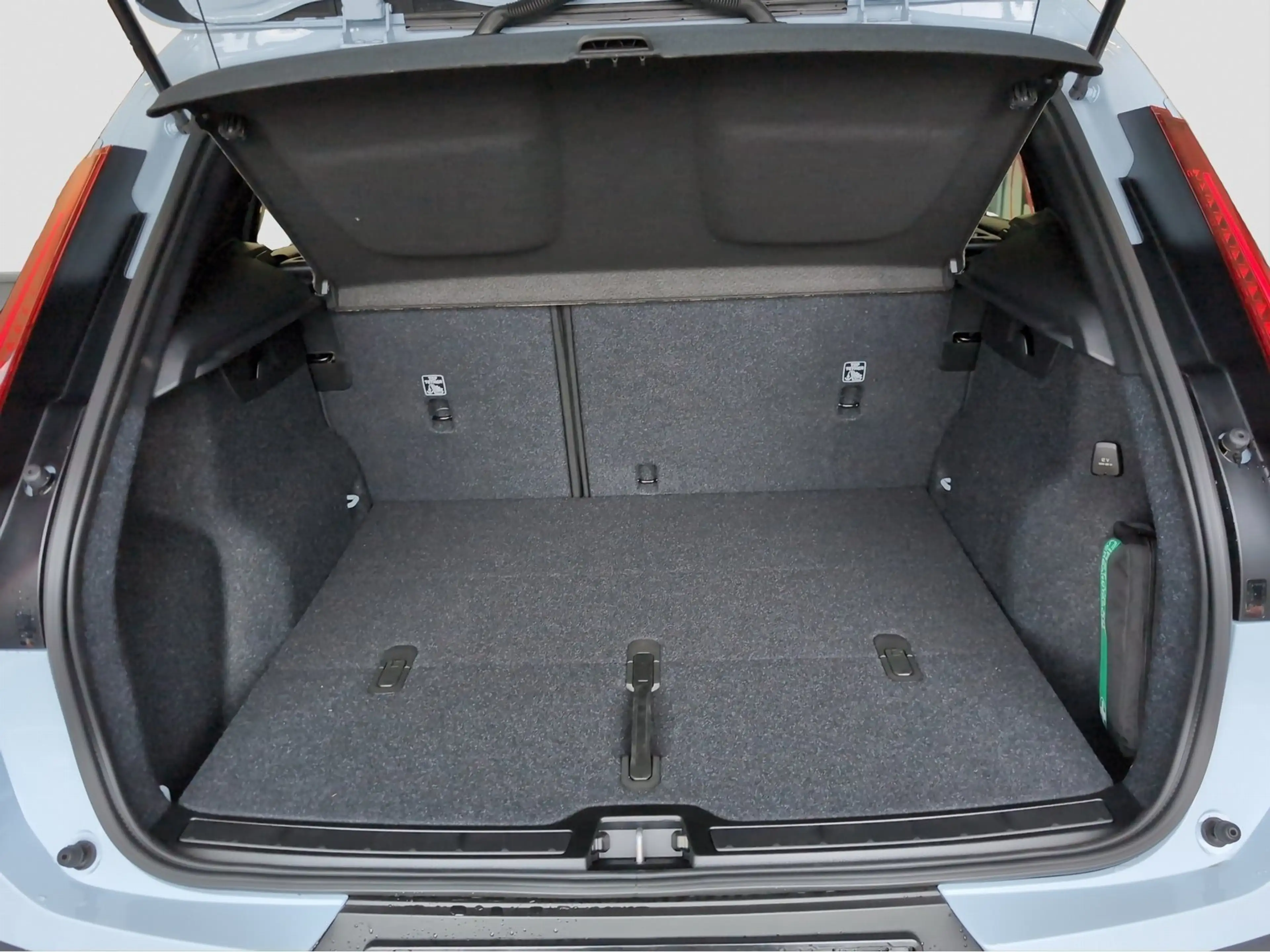 Volvo XC40 +B3+Essential+R-Kamera+PDC-v/h+Lenkradhzg — photo 14