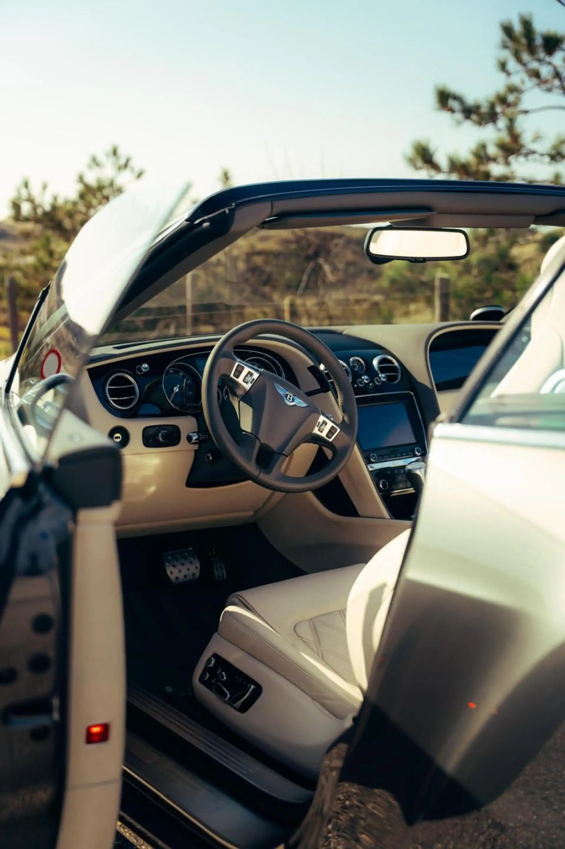 Bentley Continental GTC 6.0 W12 — photo 11