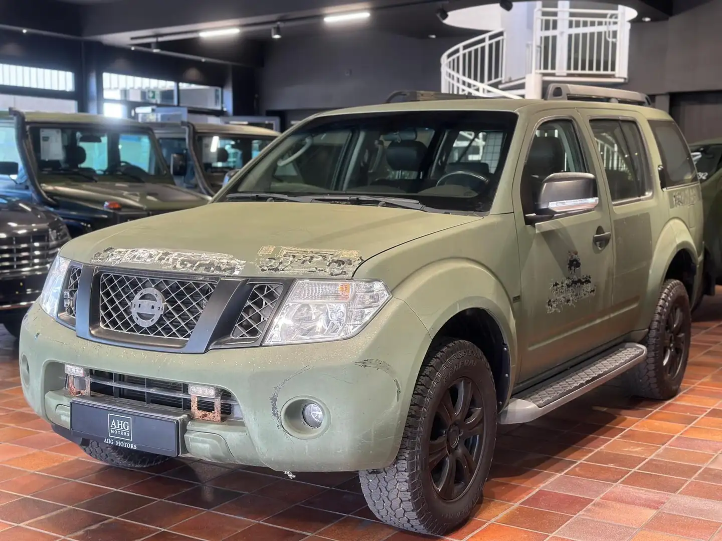 Nissan Pathfinder Stier Bundeswehr 2.5 dCi 4WD Standhzg Schwarz - 1
