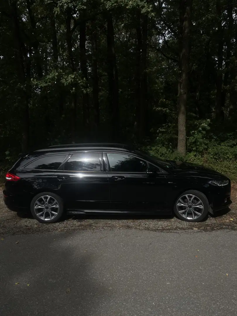 Ford Mondeo ST-Line Schwarz - 2