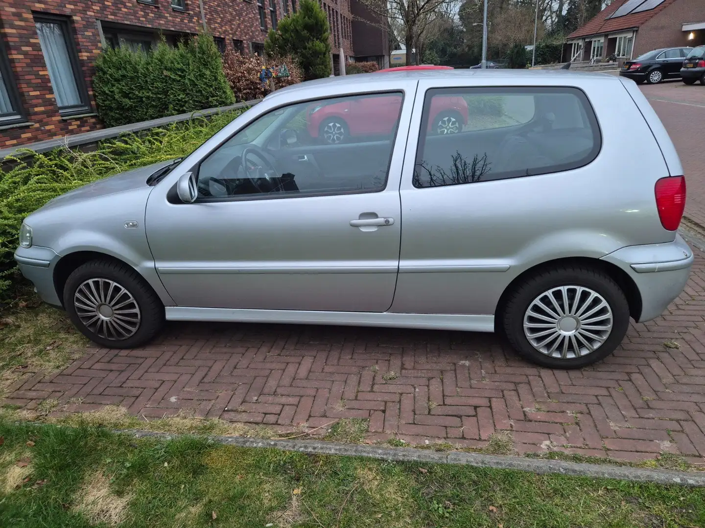 Volkswagen Polo Polo 1.4-16V Trendline Gris - 2