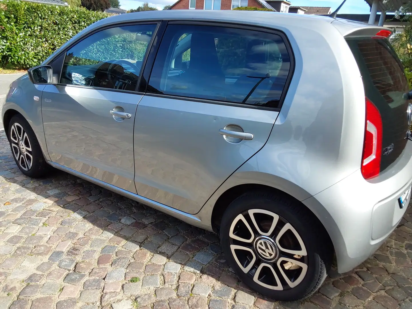 Volkswagen up! up! cup up! Silber - 2
