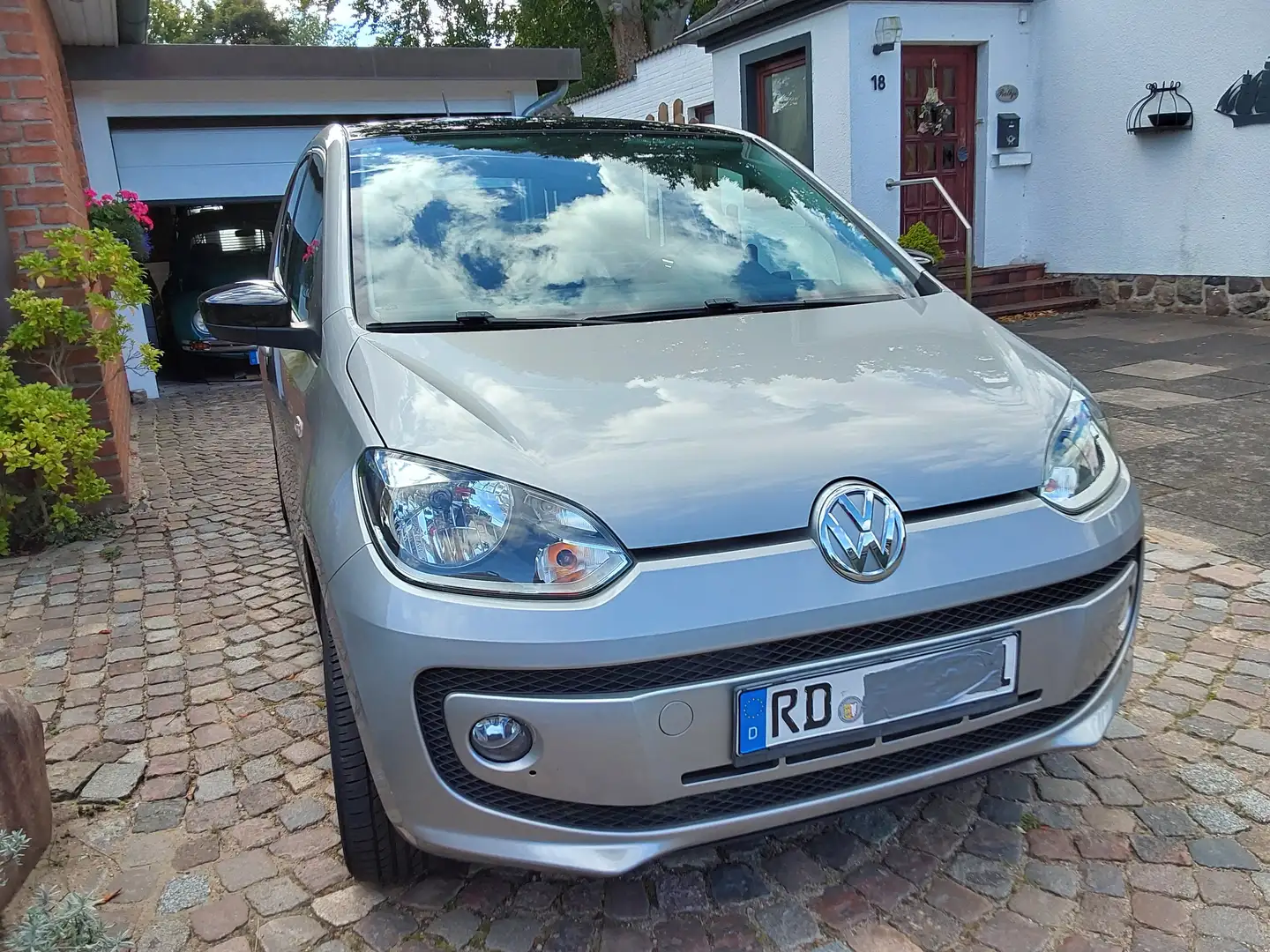 Volkswagen up! up! cup up! Silber - 1