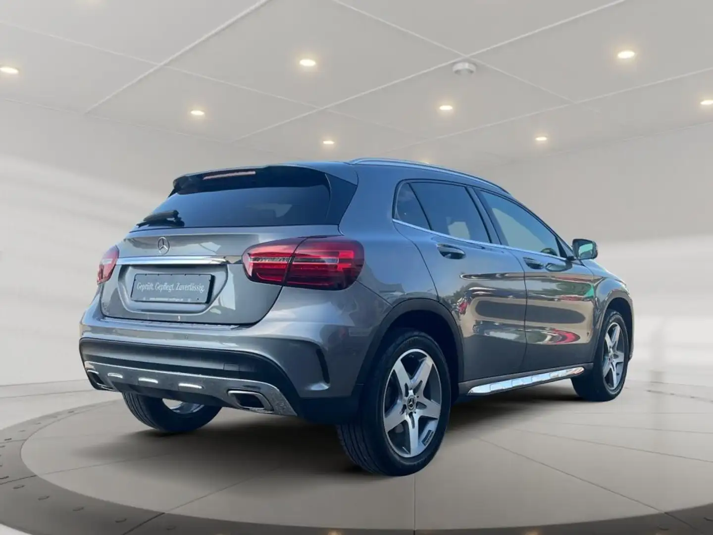 Mercedes-Benz GLA 250 4matic AMG +Comand+SpurH+SpurW+PDC+LED Grau - 2