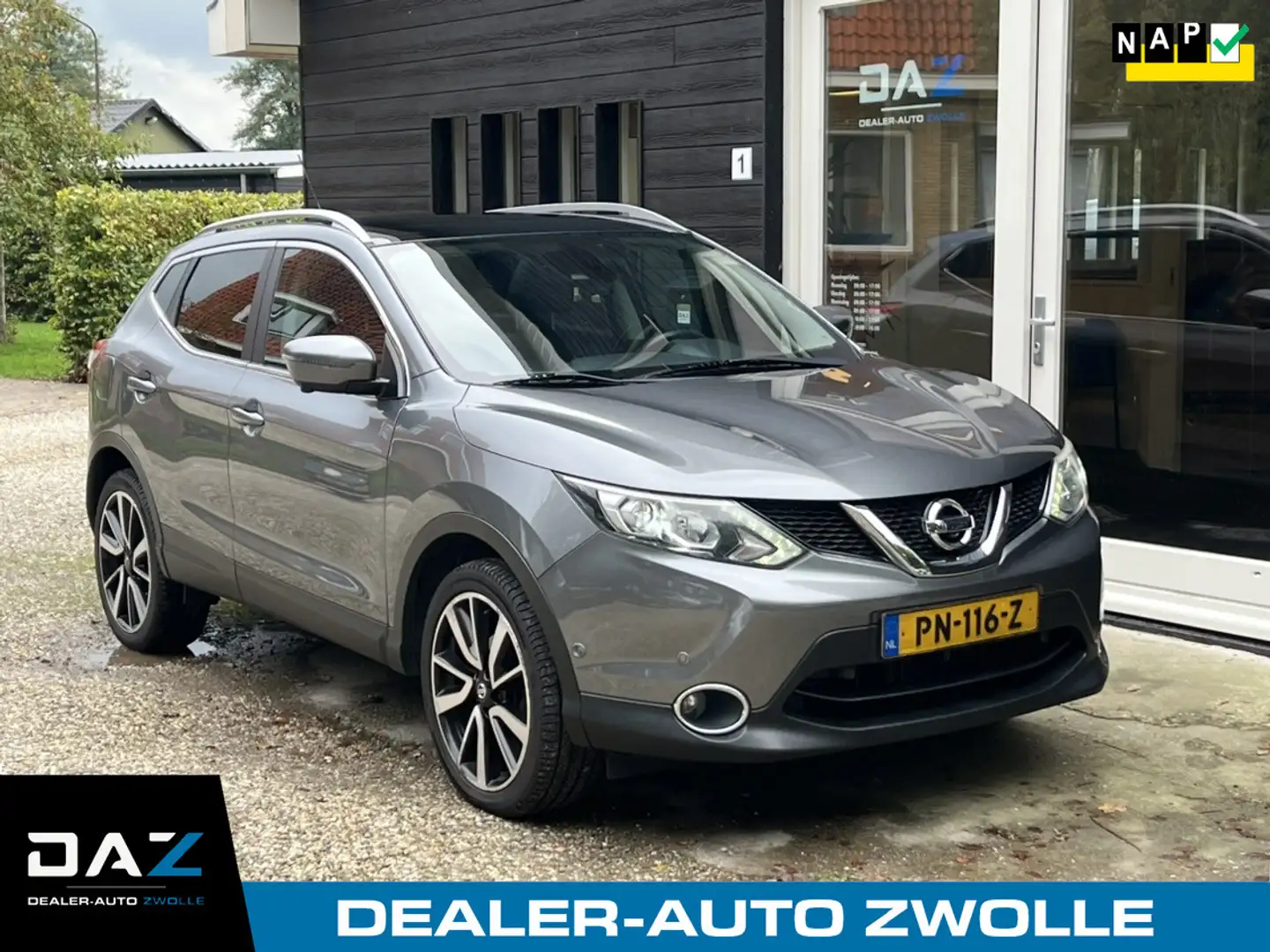 Nissan Qashqai 1.2 Tekna Aut/Ecc/Leer/Navi/Pano Grijs - 1