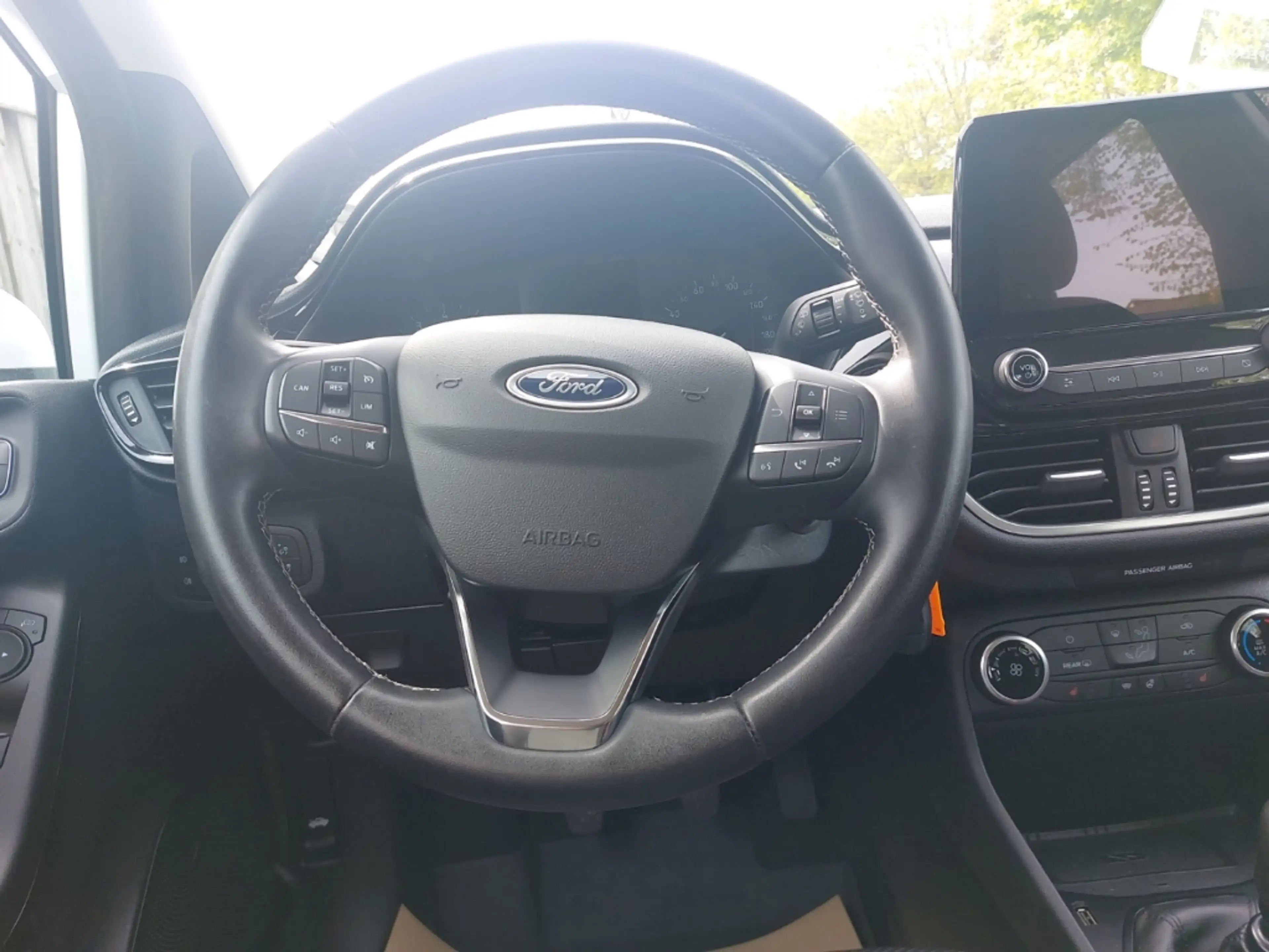 Ford Fiesta Cool & Connect Kamera PDCv+h SHZ LED Navi — photo 15