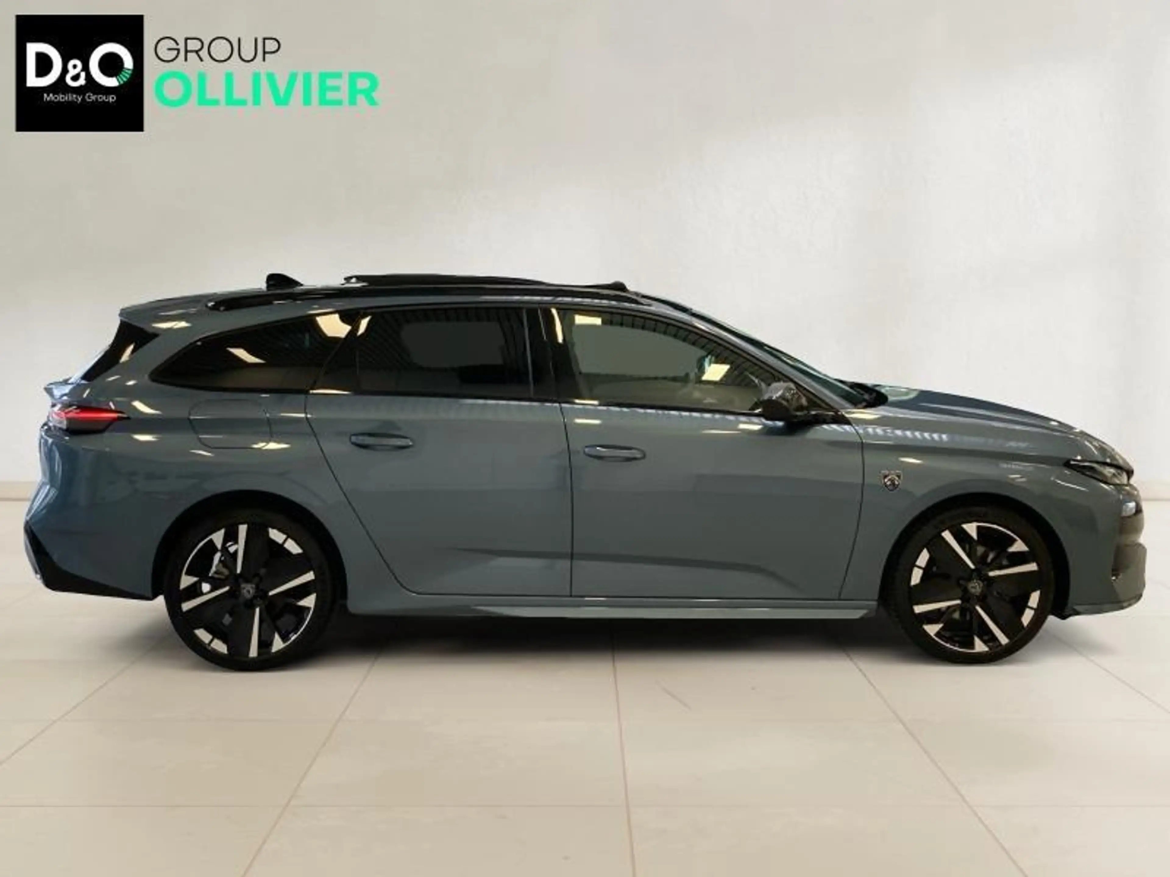Peugeot 308 III & e- GT*TOIT OUVRANT/CAM360/NAVI* — photo 8