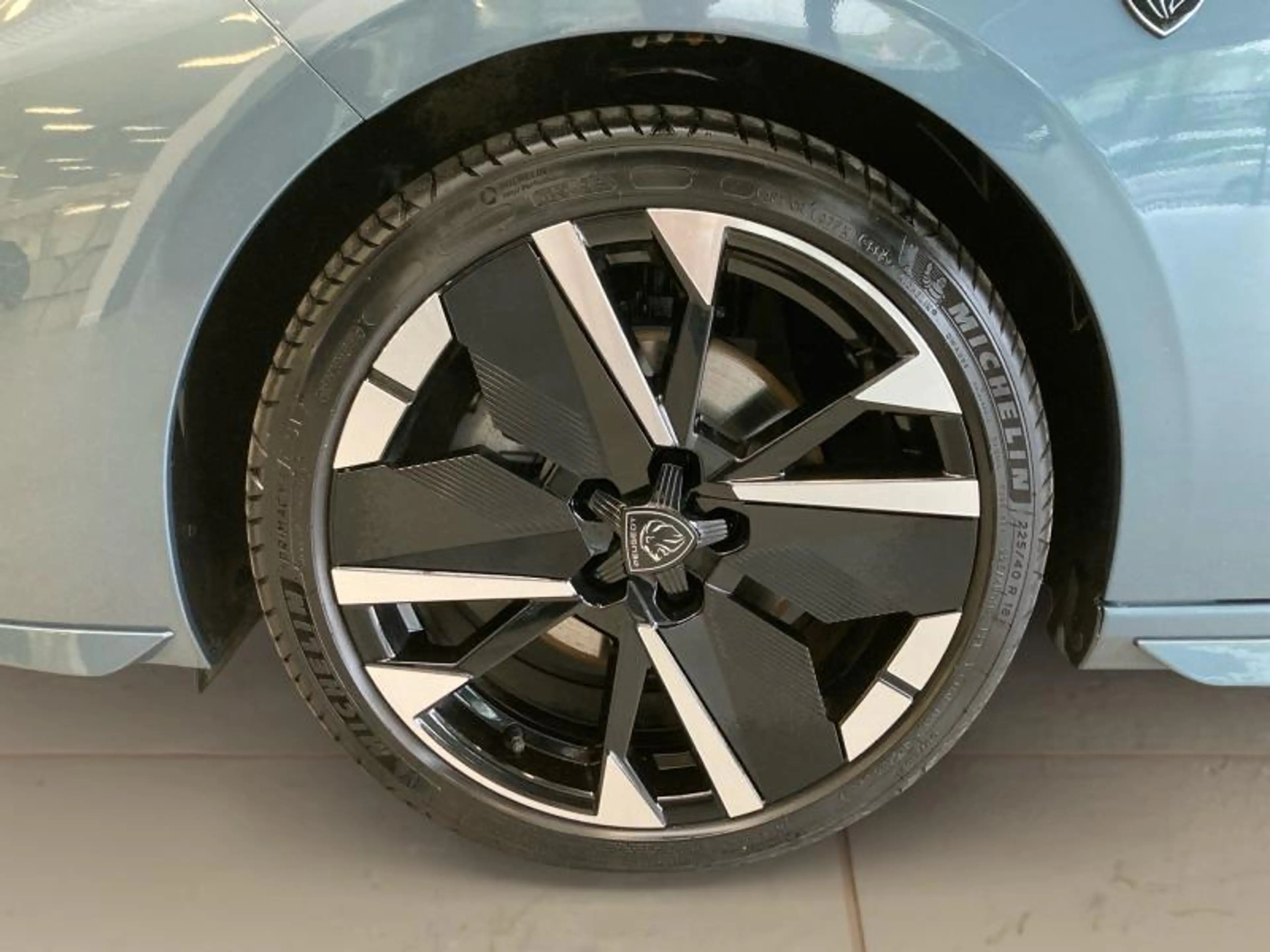 Peugeot 308 III & e- GT*TOIT OUVRANT/CAM360/NAVI* — photo 9