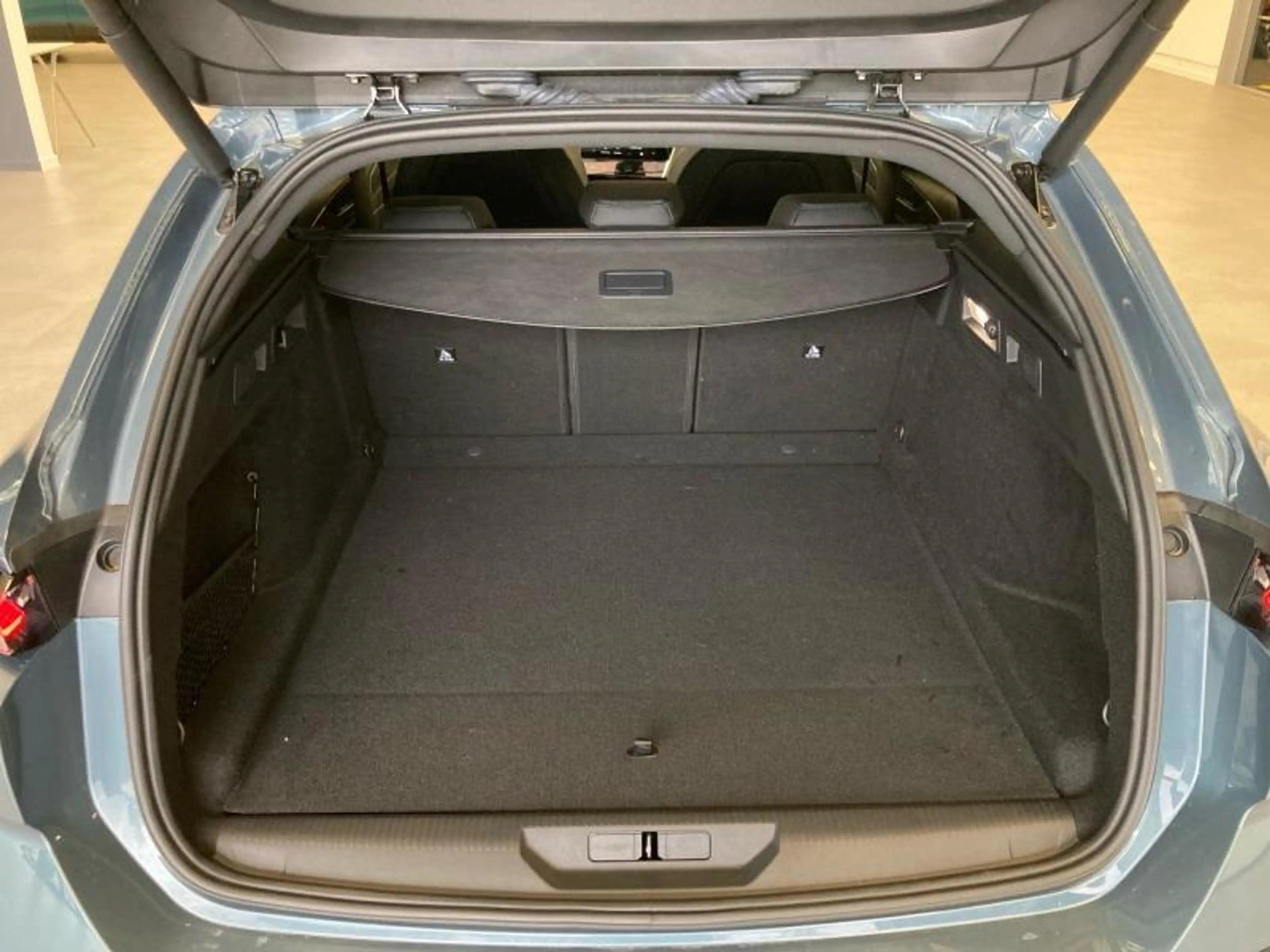 Peugeot 308 III & e- GT*TOIT OUVRANT/CAM360/NAVI* — photo 10