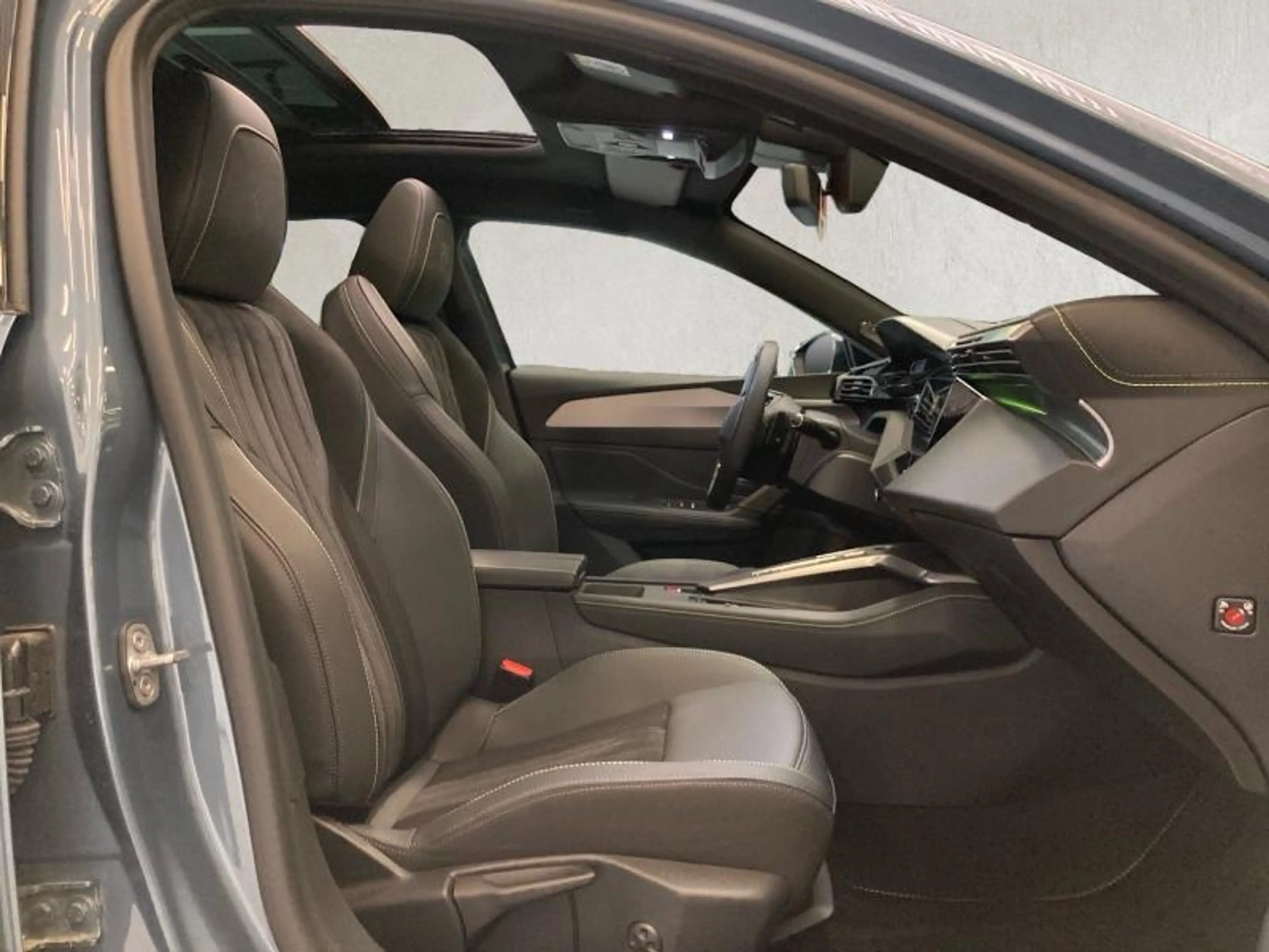 Peugeot 308 III & e- GT*TOIT OUVRANT/CAM360/NAVI* — photo 14