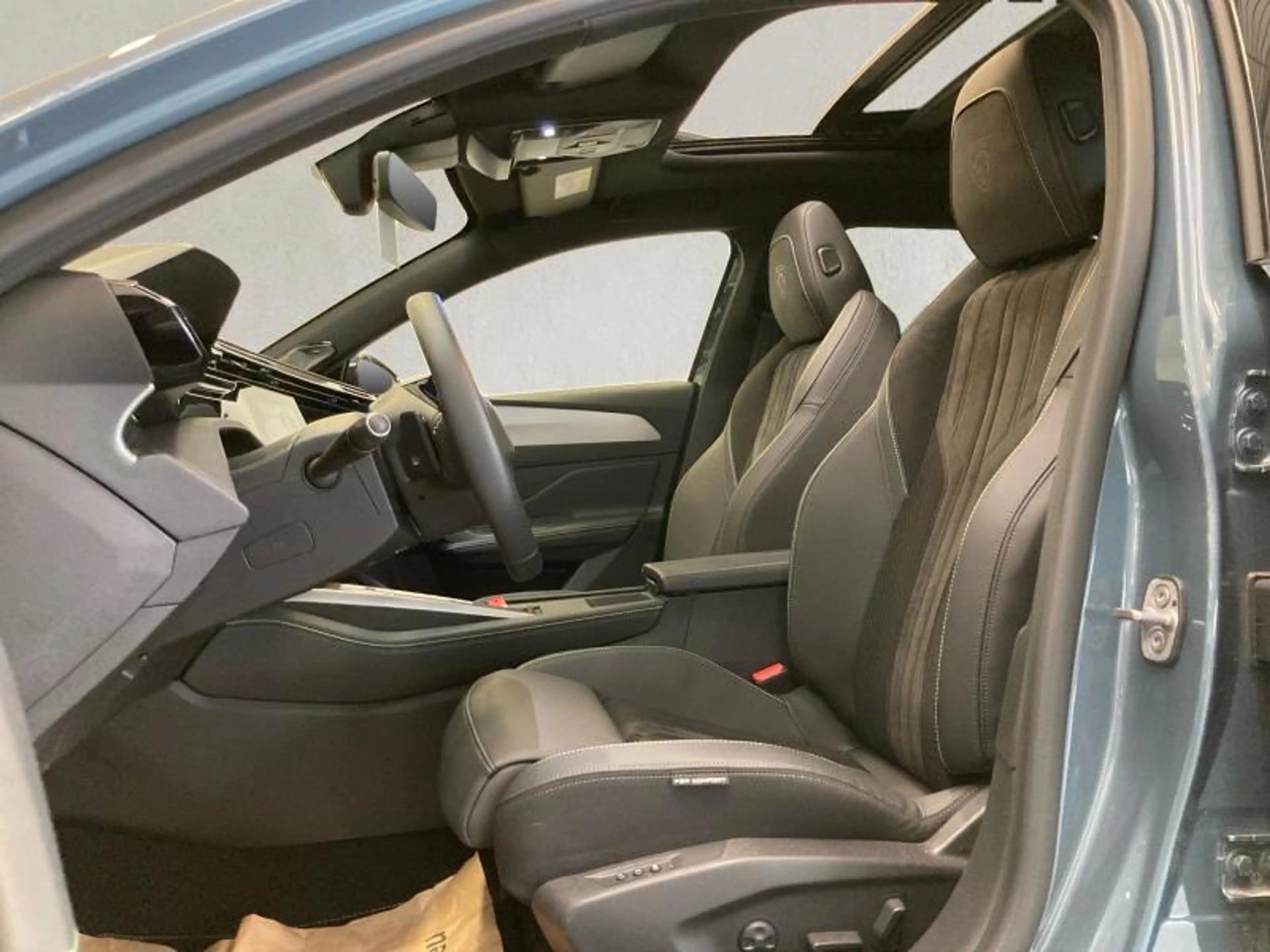 Peugeot 308 III & e- GT*TOIT OUVRANT/CAM360/NAVI* — photo 13