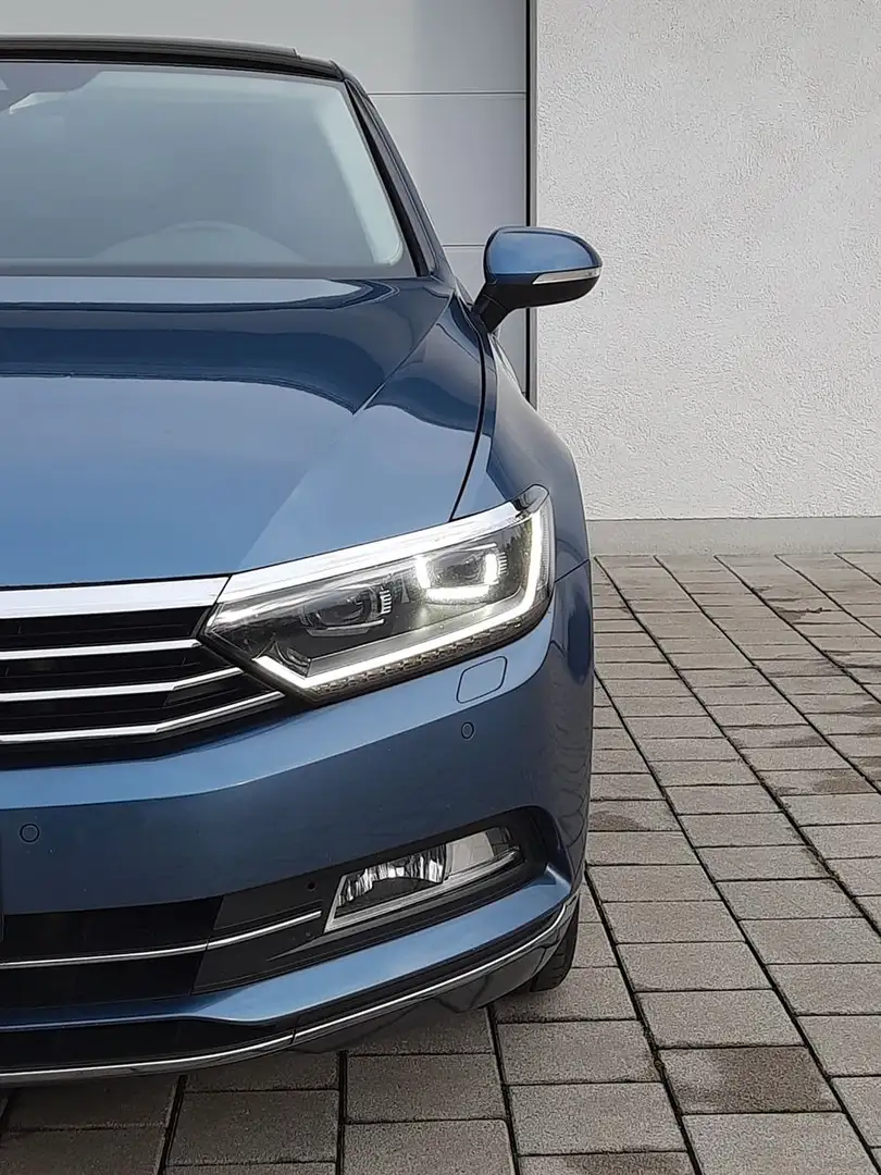 Volkswagen Passat 2.0 TDI/DSG/4M/Pano/ACC/Kam/Voll-LED Albastru - 1