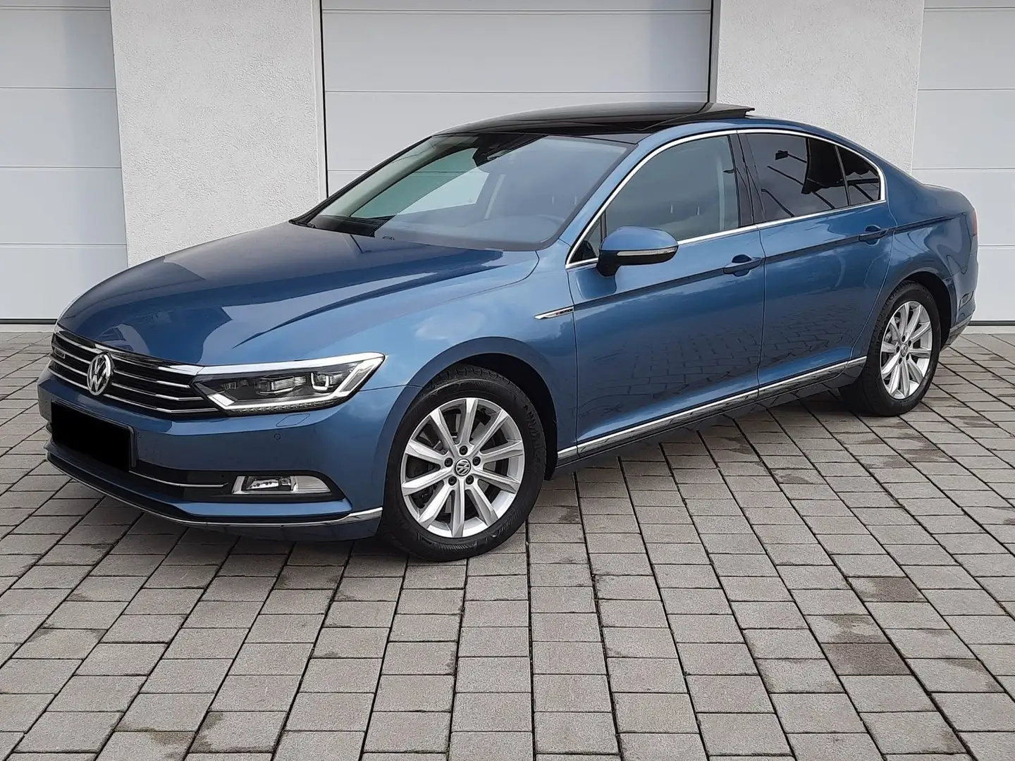 Volkswagen Passat 2.0 TDI/DSG/4M/Pano/ACC/Kam/Voll-LED Albastru - 2