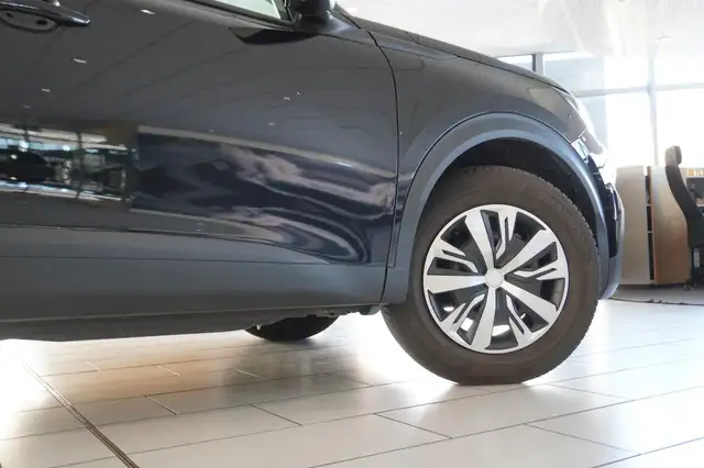 Peugeot 2008 view 8