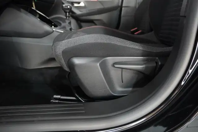 Peugeot 2008 view 14