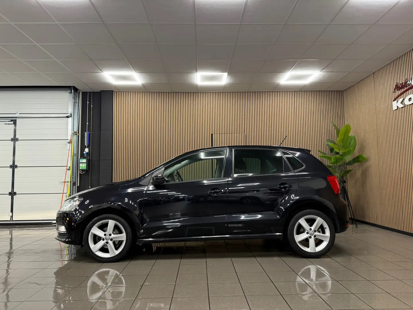 Volkswagen Polo 1.2 TSI Highline * Automaat / Navigatie / Parkeers Noir - 2