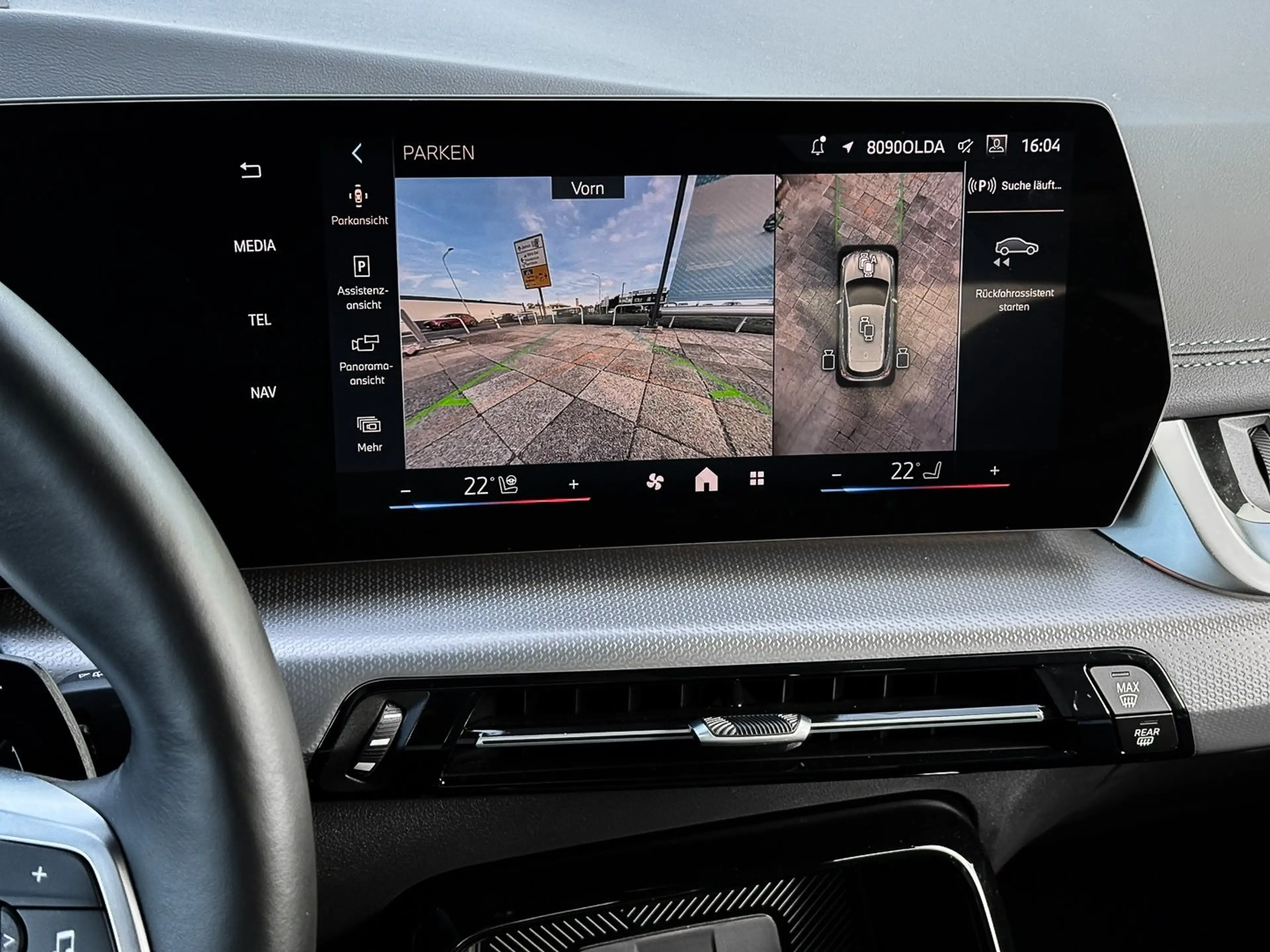 BMW 220 i Active Tourer M Sport HUD PANO ACC AHK RFK — photo 13