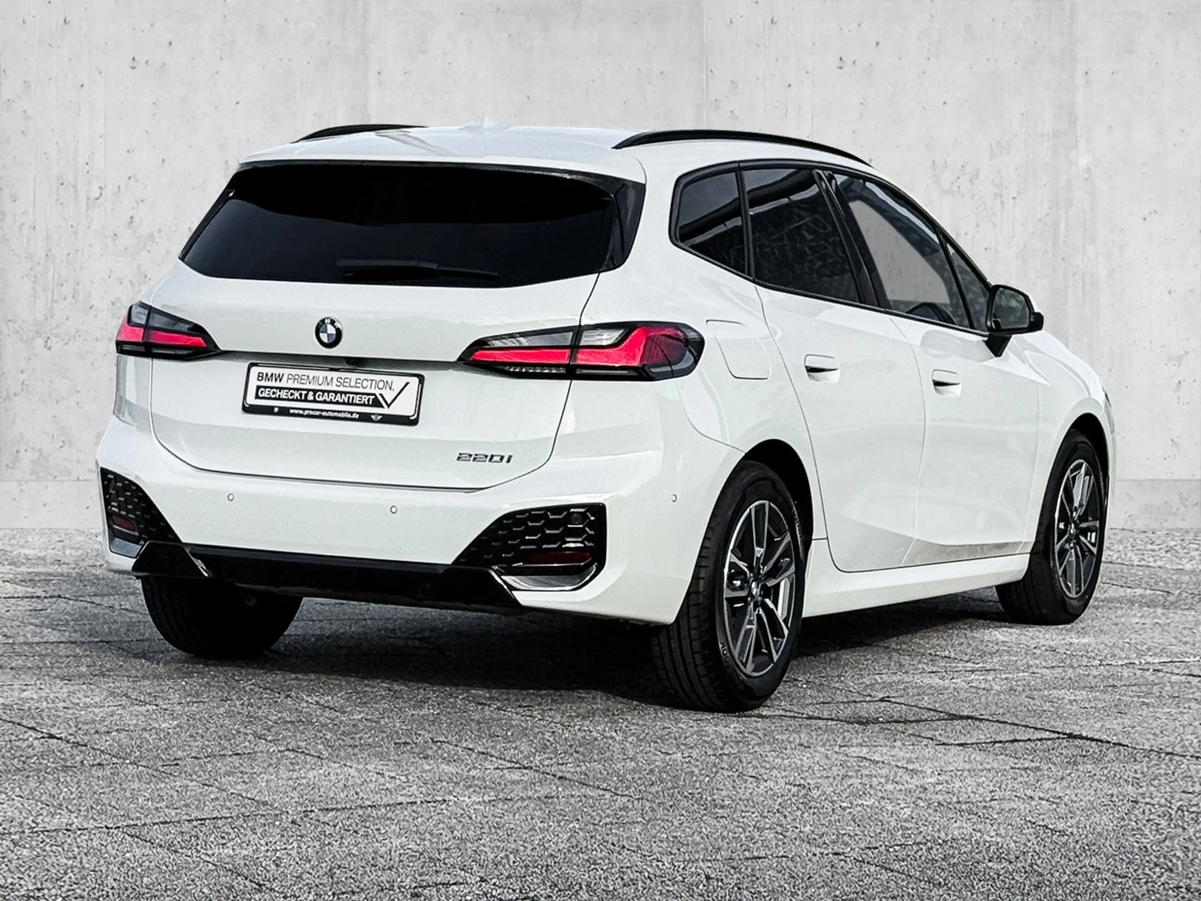 BMW 220 i Active Tourer M Sport HUD PANO ACC AHK RFK — photo 2