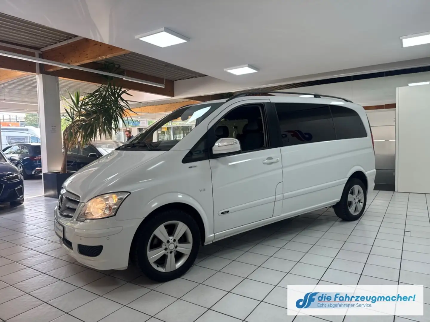 Mercedes-Benz Viano V6 3.0CDI Trend Edition Kom. Klimaautom SHZ Temp P Blanc - 2