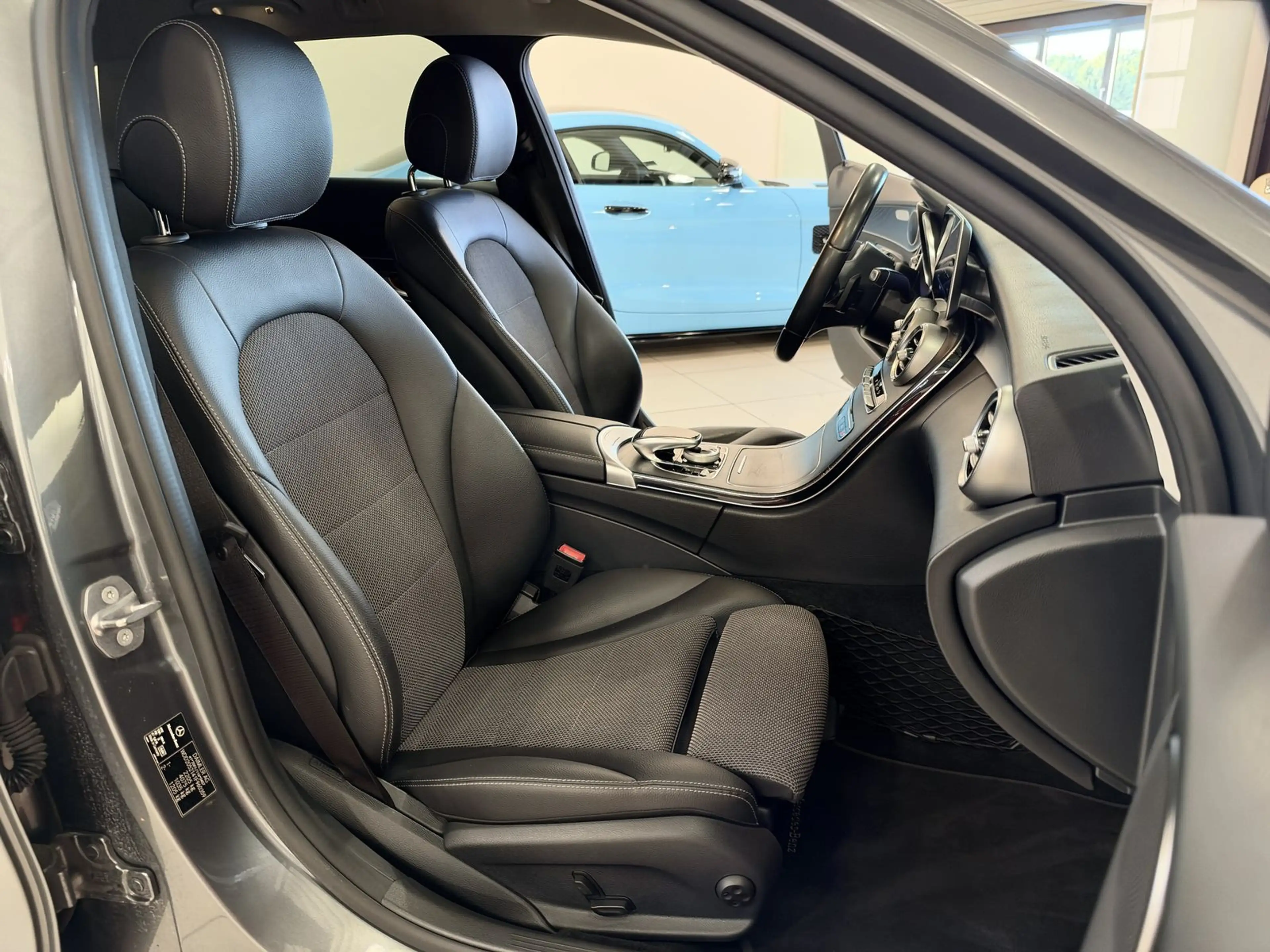 Mercedes-Benz C 220 d T Avantgarde *LED-AHK-Widescreen-Comand* — photo 9