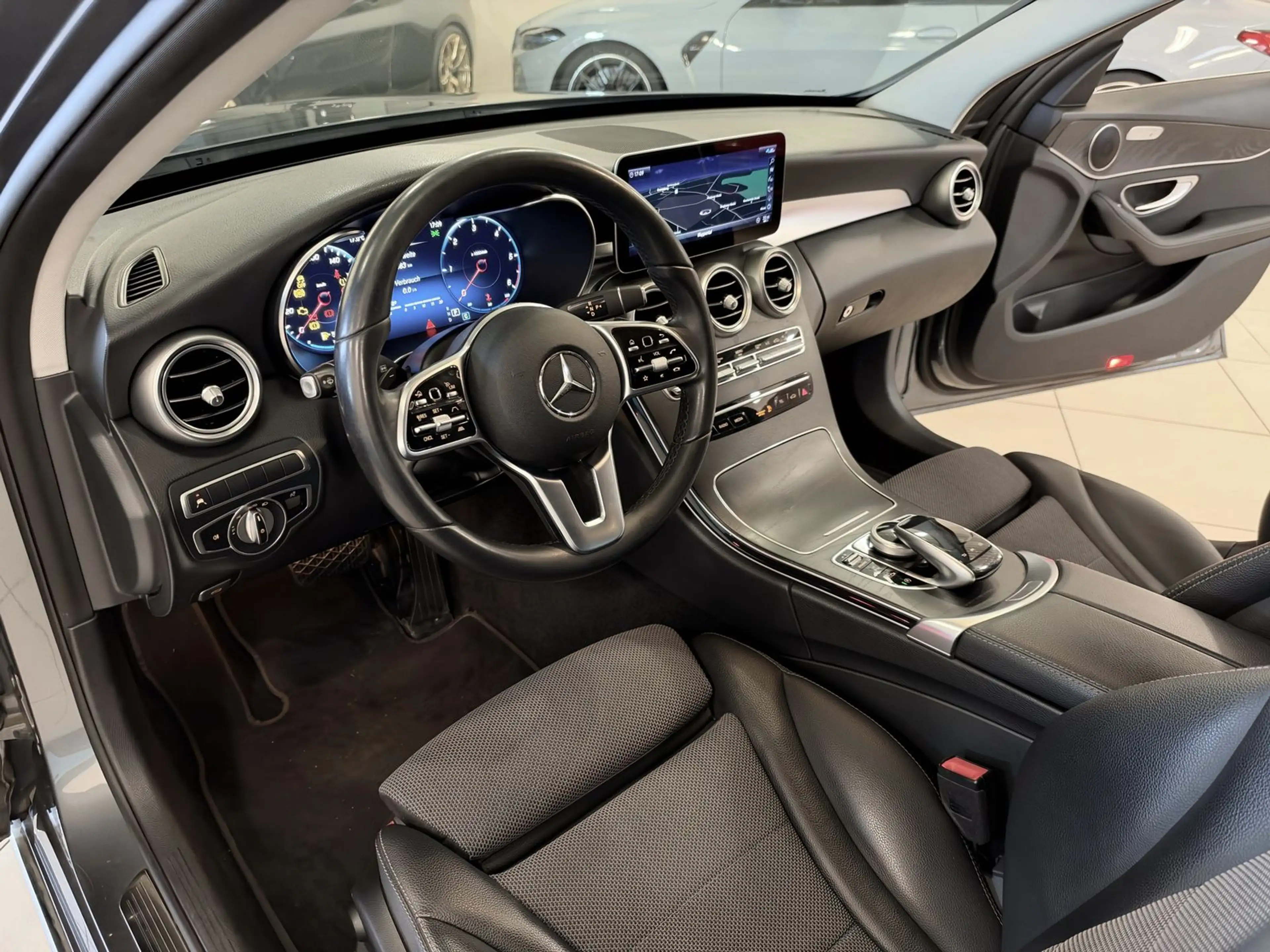 Mercedes-Benz C 220 d T Avantgarde *LED-AHK-Widescreen-Comand* — photo 12