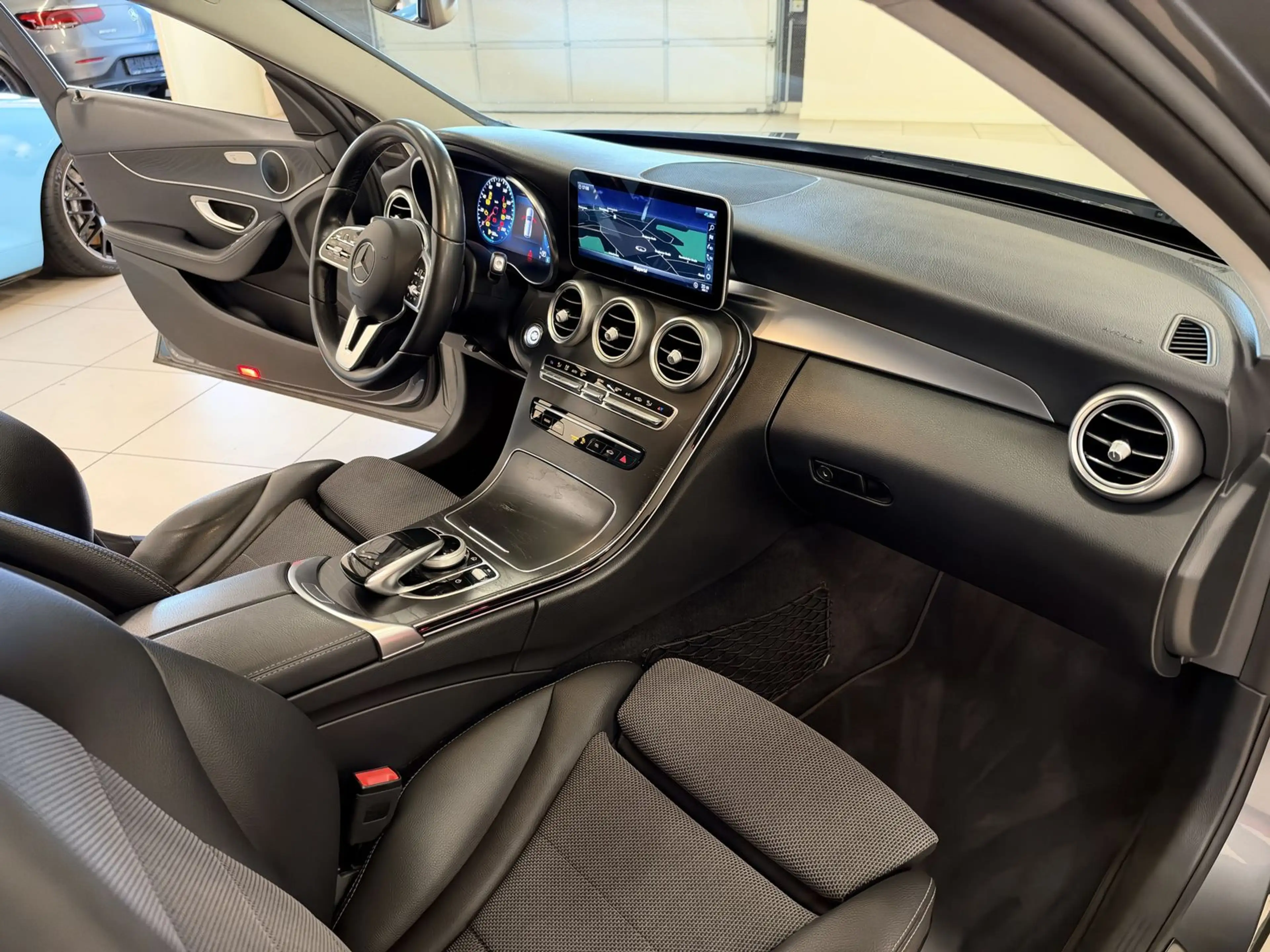 Mercedes-Benz C 220 d T Avantgarde *LED-AHK-Widescreen-Comand* — photo 10