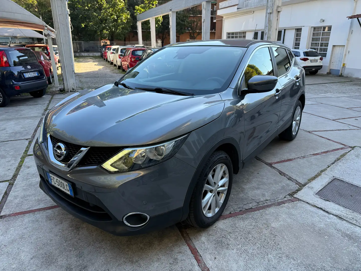 Nissan Qashqai II 2014 1.6 dci N-Vision 2wd 130cv xtronic E6 Grigio - 1