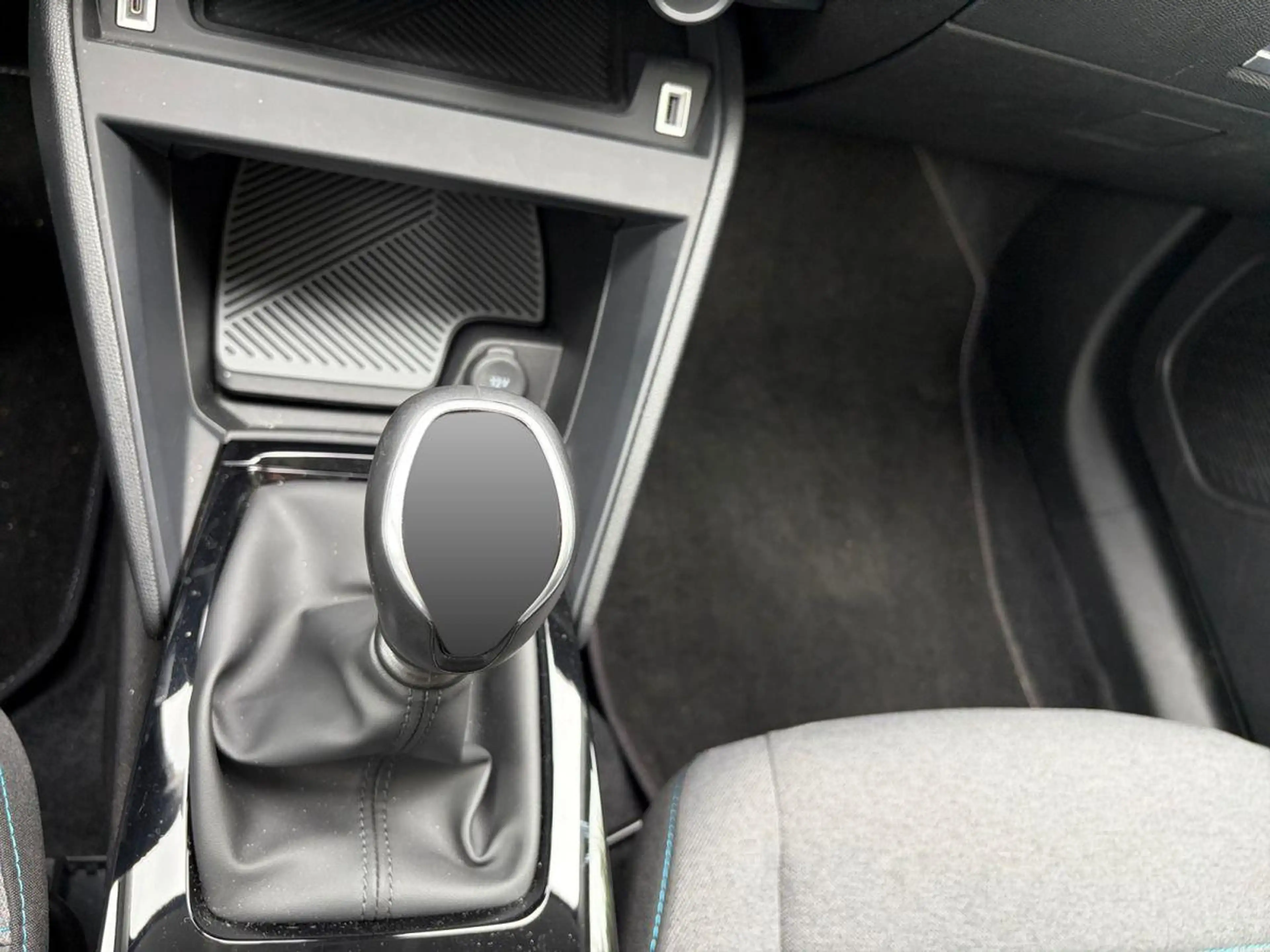 Citroen C4 Shine 1.2 12V e-THP / PureTech Metallic — photo 9