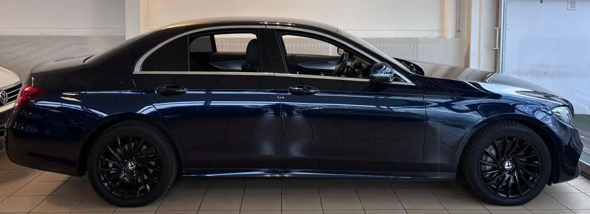 Mercedes-Benz E 400 d 4Matic AMG-Line Widescreen Multibeam Kamera ACC Bleu - 2