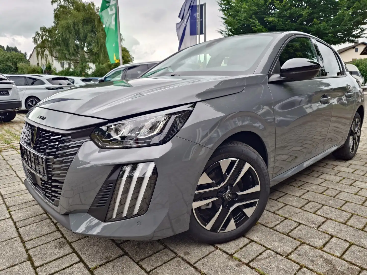 Peugeot 208 Allure Hybrid 100 e-DSC6 *PDC v+h*i-Connect*SHZ* Grau - 1