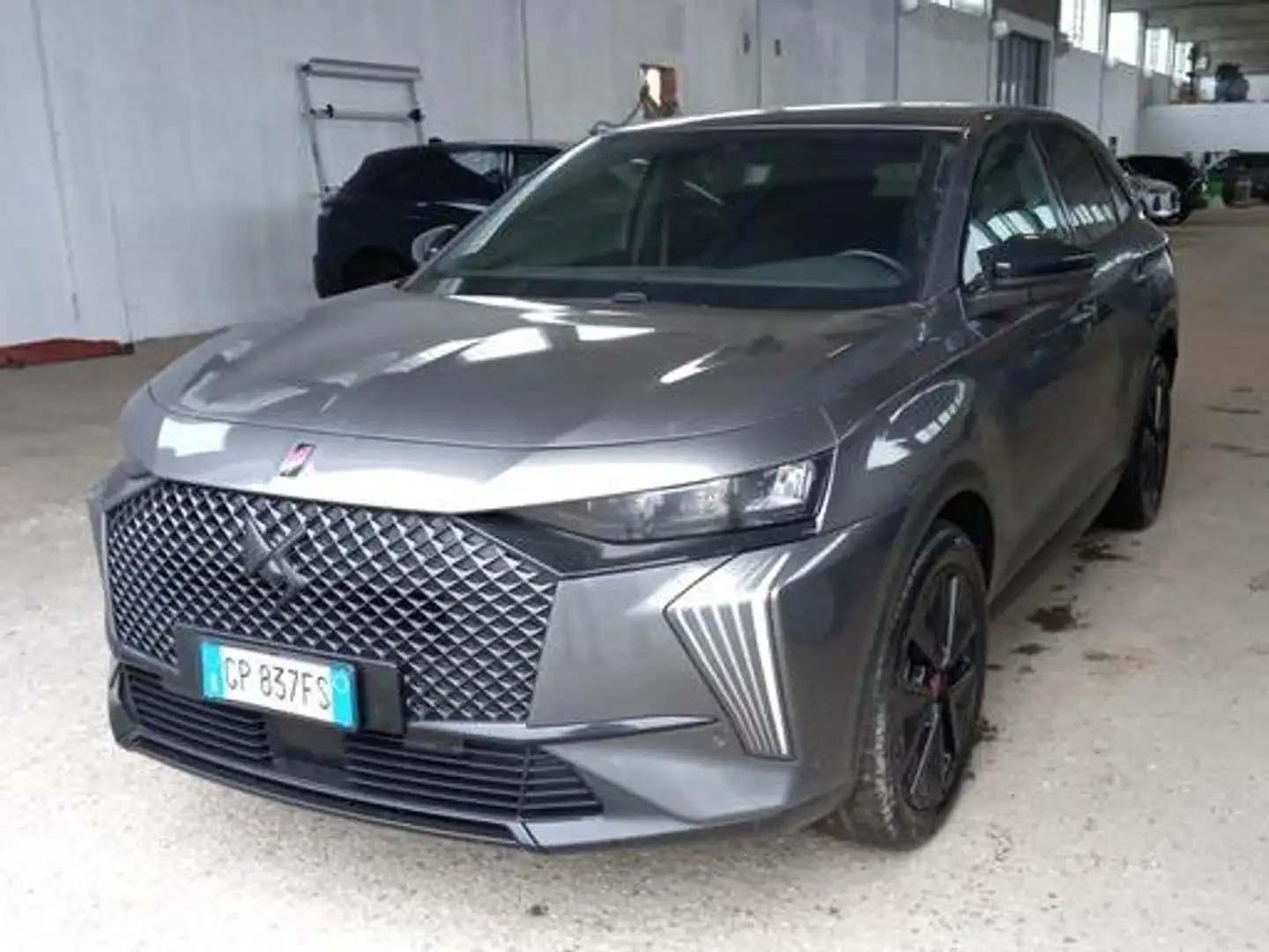DS Automobiles DS 7 Crossback 1.5 bluehdi Performance Line 130cv TG: GP837FS Gris - 2