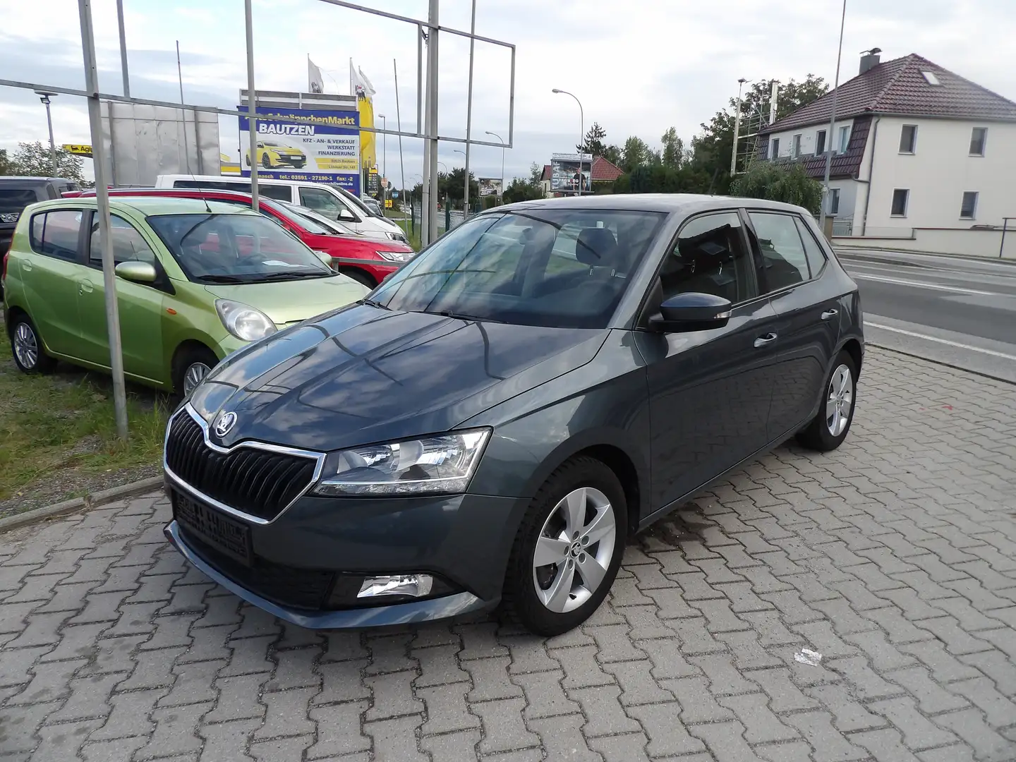 Skoda Fabia Ambition Automatik PDC Klima Alu. Radio HU AU Neu Grijs - 1