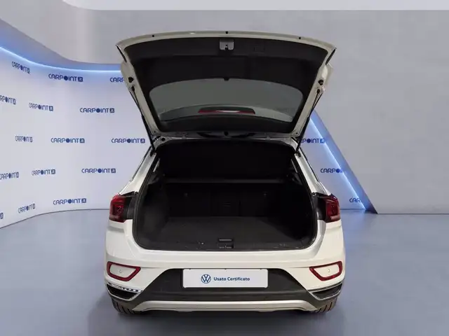 Volkswagen T-Roc view 18