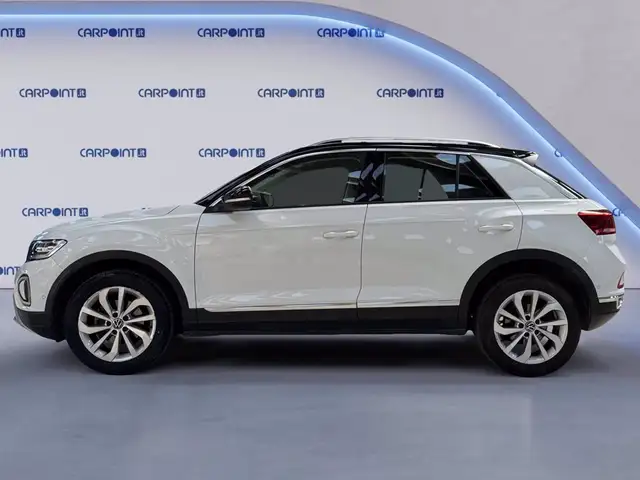 Volkswagen T-Roc view 3