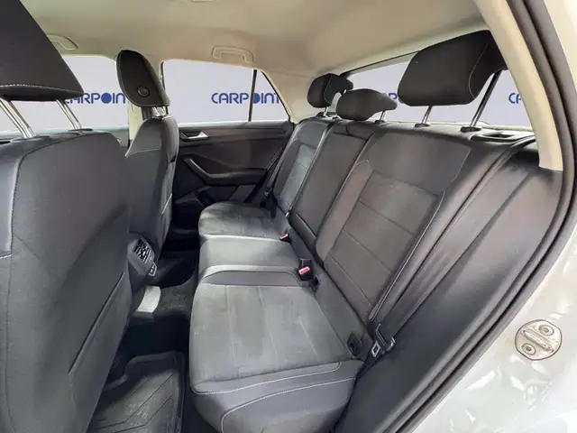 Volkswagen T-Roc view 14