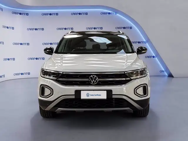Volkswagen T-Roc view 9