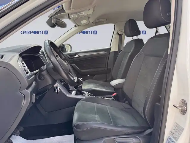 Volkswagen T-Roc view 10
