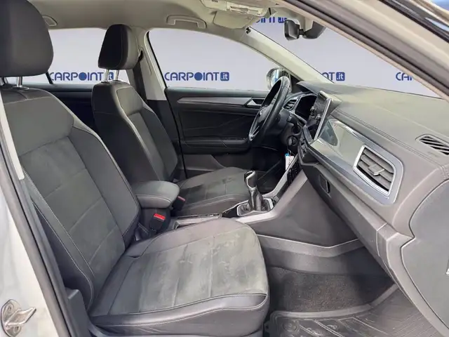 Volkswagen T-Roc view 16