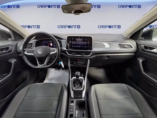 Volkswagen T-Roc view 11