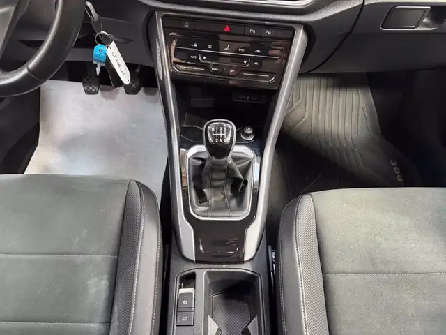 Volkswagen T-Roc view 12