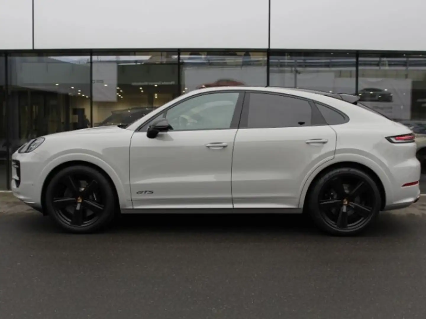 Porsche Cayenne GTS Coupe Blanc - 2