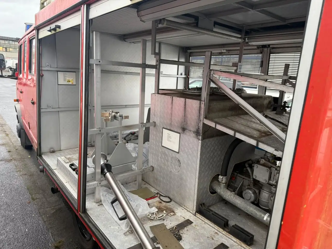 Mercedes-Benz 811D LF 8/6 Vario mit Gruppenkabine, foto 12