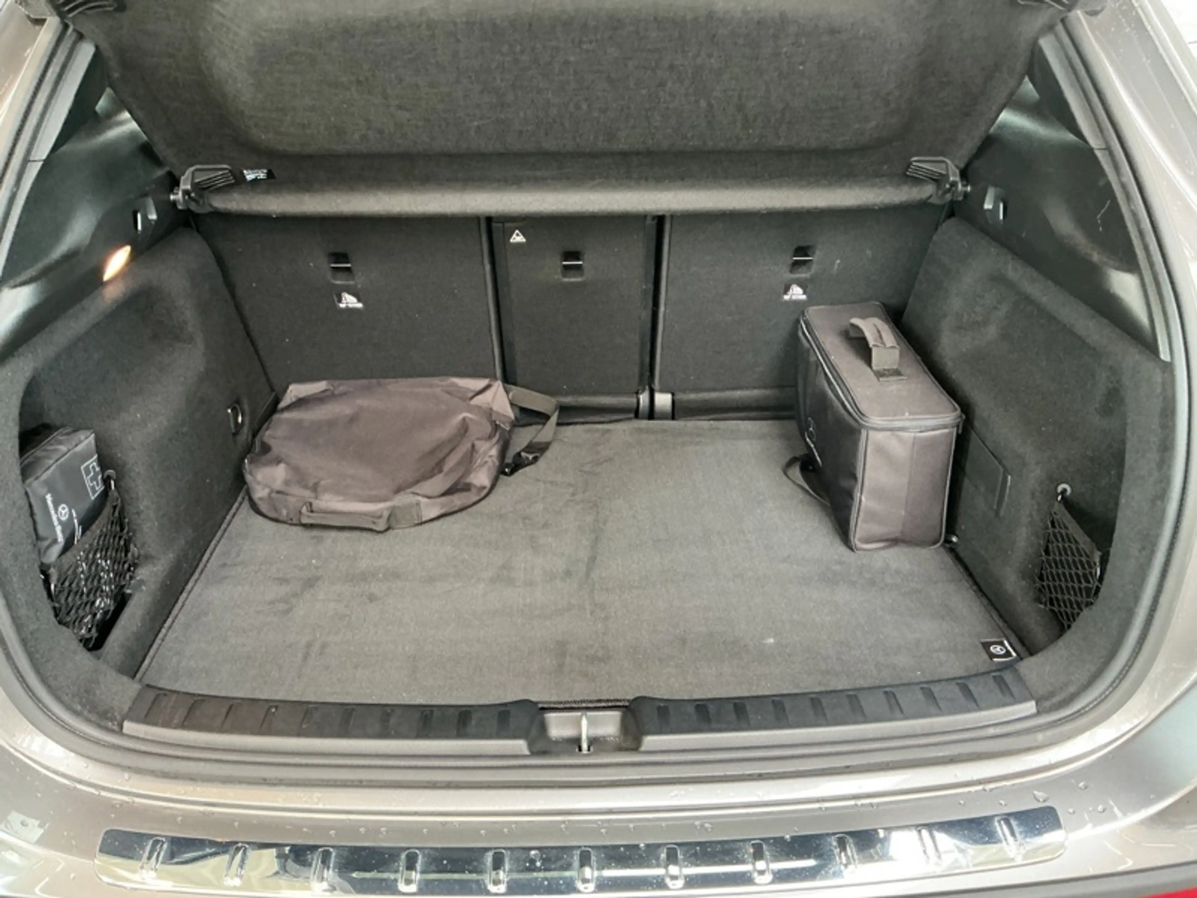 Mercedes-Benz GLA 250 e Luxury Pack Night — photo 11